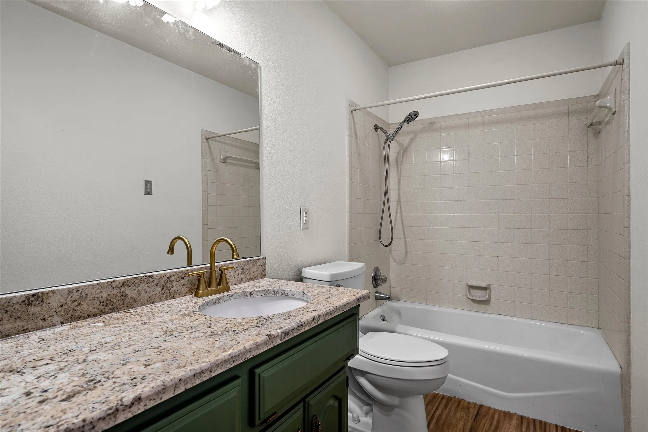 Single Family Residence For Sale in Mc Lennan County , 7024 Cheshire Drive, Waco, Texas 76712, 3 Bedroom, 2 Bathroom, 2 Garage spaces, 1,732 Sqft, built in 1982, mls#21348824, Real Estate Agent in Waco, Homes For Sale in Mc Lennan county, Homes For Sale in Waco, Realtor in Waco Texas, Real Estate Brokerage Independent Realty Texas, Luminita Cordes Realtor