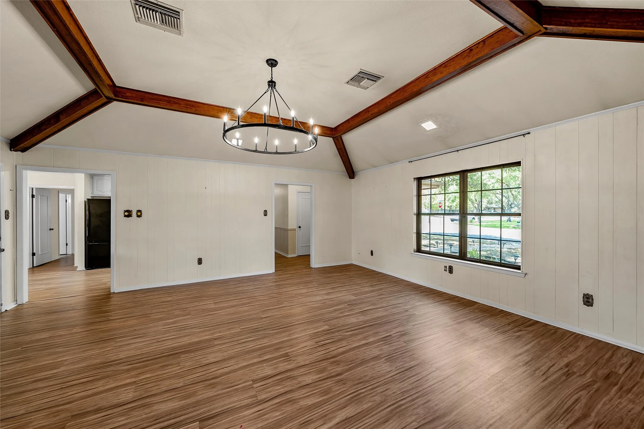 Single Family Residence For Sale in Mc Lennan County , 7024 Cheshire Drive, Waco, Texas 76712, 3 Bedroom, 2 Bathroom, 2 Garage spaces, 1,732 Sqft, built in 1982, mls#21348824, Real Estate Agent in Waco, Homes For Sale in Mc Lennan county, Homes For Sale in Waco, Realtor in Waco Texas, Real Estate Brokerage Independent Realty Texas, Luminita Cordes Realtor