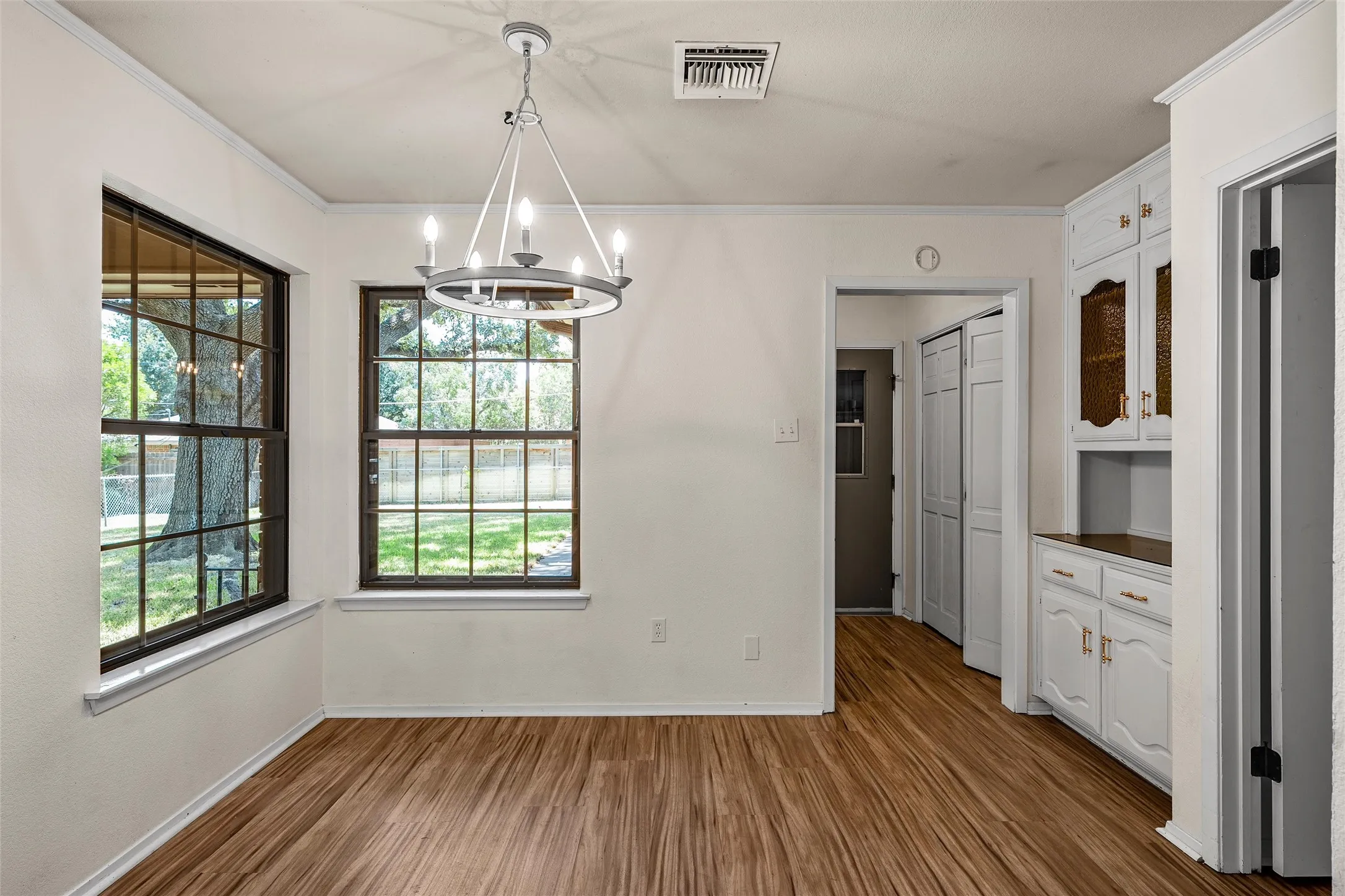 Single Family Residence For Sale in Mc Lennan County , 7024 Cheshire Drive, Waco, Texas 76712, 3 Bedroom, 2 Bathroom, 2 Garage spaces, 1,732 Sqft, built in 1982, mls#21348824, Real Estate Agent in Waco, Homes For Sale in Mc Lennan county, Homes For Sale in Waco, Realtor in Waco Texas, Real Estate Brokerage Independent Realty Texas, Luminita Cordes Realtor