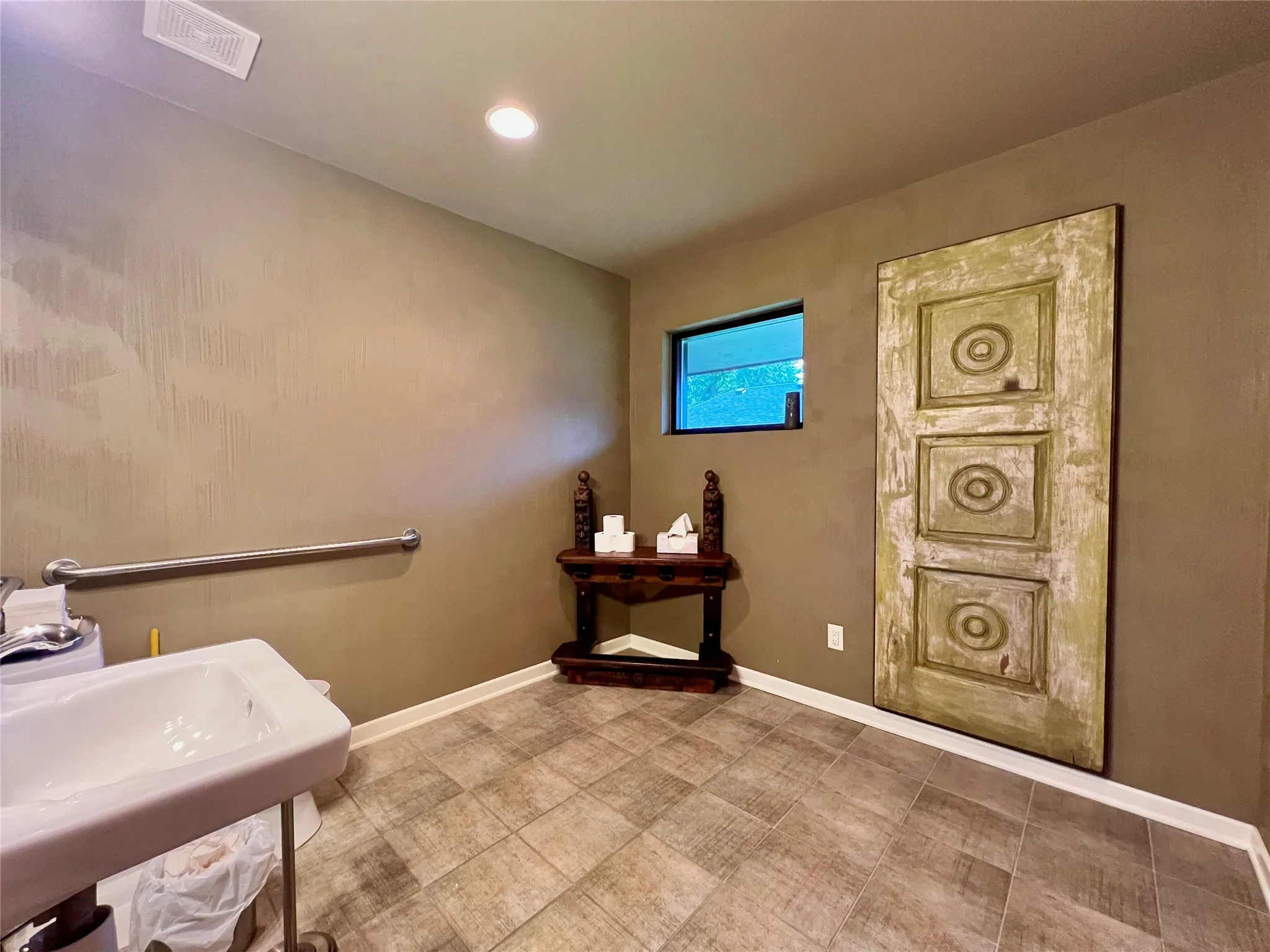 Office For Sale in Hopkins County , 614 Oak Avenue, Sulphur Springs, Texas 75482, 0, 0, Garage spaces, 0 Sqft, built in 1952, Price $850,000, mls#21353892, Real Estate Agent in Sulphur Springs, Homes For Sale in Hopkins county, Homes For Sale in Sulphur Springs, Realtor in Sulphur Springs Texas, Real Estate Brokerage Independent Realty Texas, Luminita Cordes Realtor