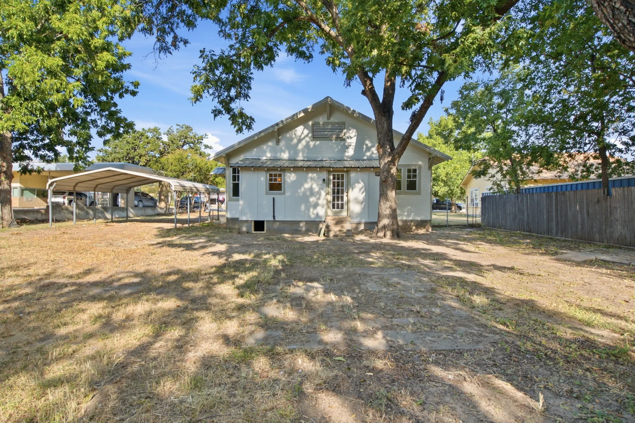 Single Family Residence For Sale in Comanche County , 225 S Texas Street, De Leon, Texas 76444, 3 Bedroom, 2 Bathroom, Garage spaces, 2,072 Sqft, built in 1945, mls#21353977, Real Estate Agent in De Leon, Homes For Sale in Comanche county, Homes For Sale in De Leon, Realtor in De Leon Texas, Real Estate Brokerage Independent Realty Texas, Luminita Cordes Realtor