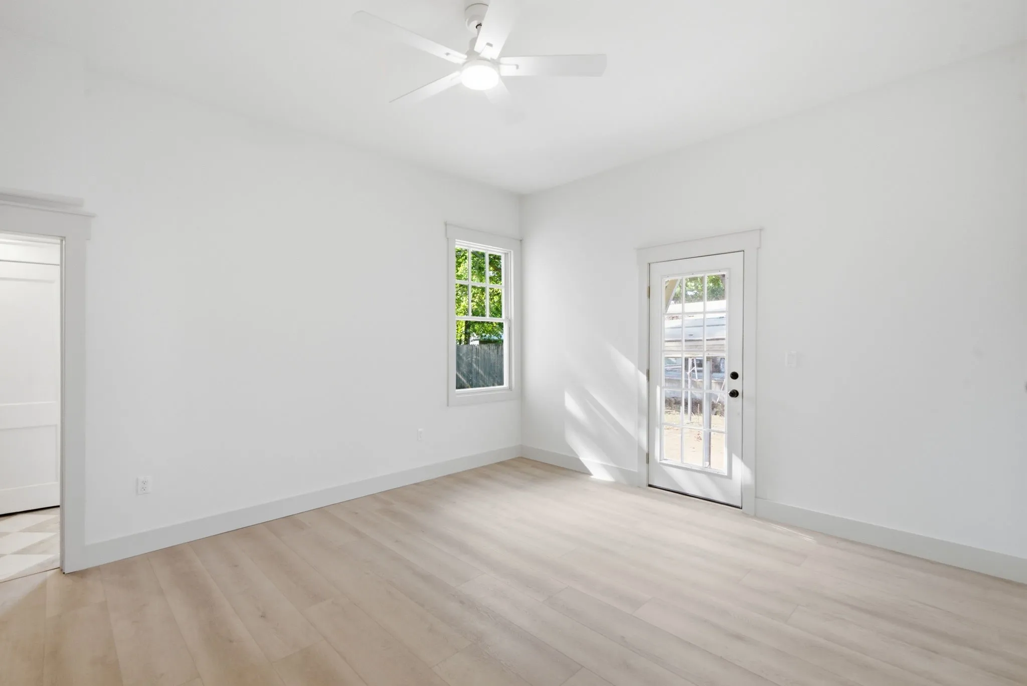 Single Family Residence For Sale in Comanche County , 225 S Texas Street, De Leon, Texas 76444, 3 Bedroom, 2 Bathroom, Garage spaces, 2,072 Sqft, built in 1945, mls#21353977, Real Estate Agent in De Leon, Homes For Sale in Comanche county, Homes For Sale in De Leon, Realtor in De Leon Texas, Real Estate Brokerage Independent Realty Texas, Luminita Cordes Realtor