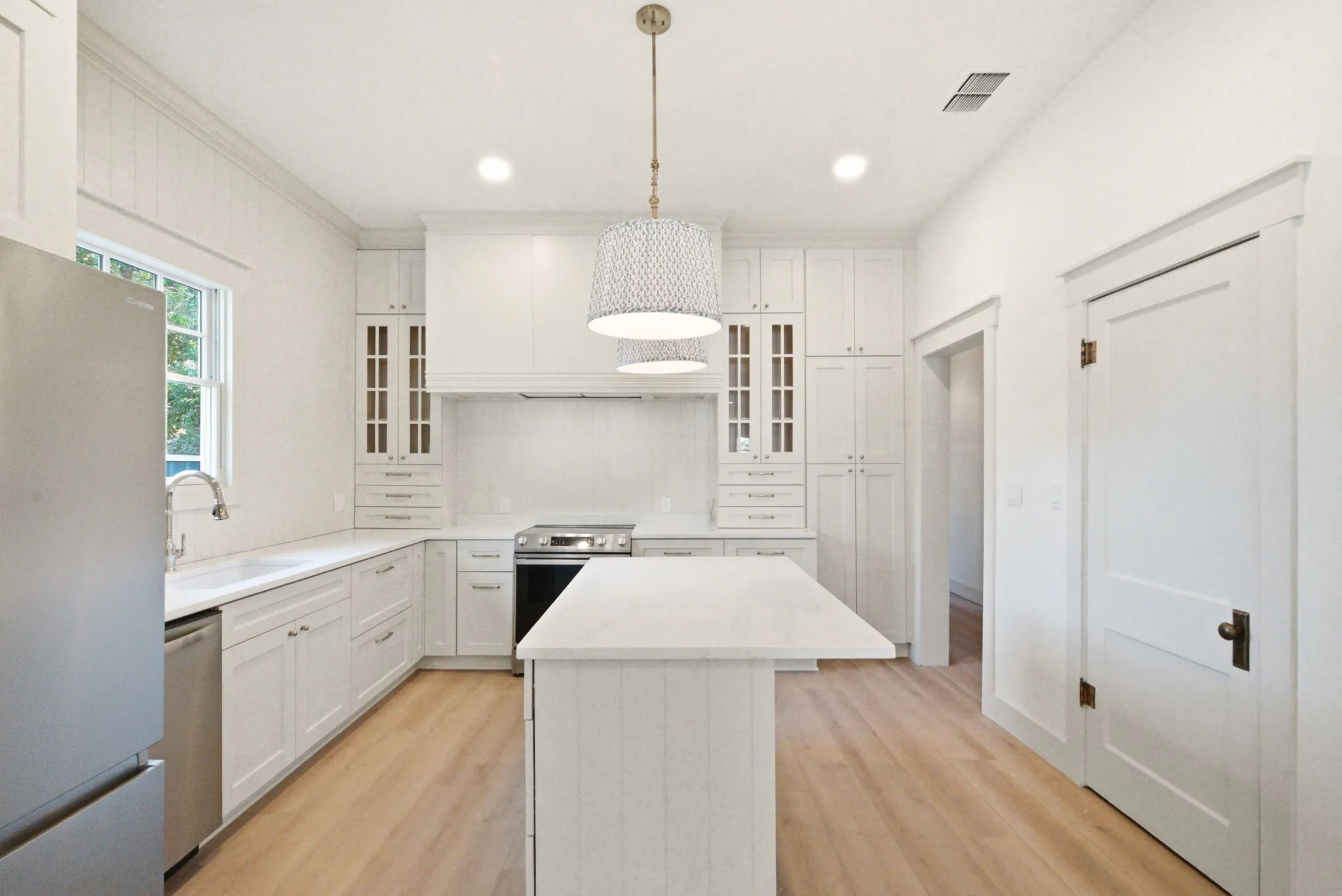 Single Family Residence For Sale in Comanche County , 225 S Texas Street, De Leon, Texas 76444, 3 Bedroom, 2 Bathroom, Garage spaces, 2,072 Sqft, built in 1945, mls#21353977, Real Estate Agent in De Leon, Homes For Sale in Comanche county, Homes For Sale in De Leon, Realtor in De Leon Texas, Real Estate Brokerage Independent Realty Texas, Luminita Cordes Realtor