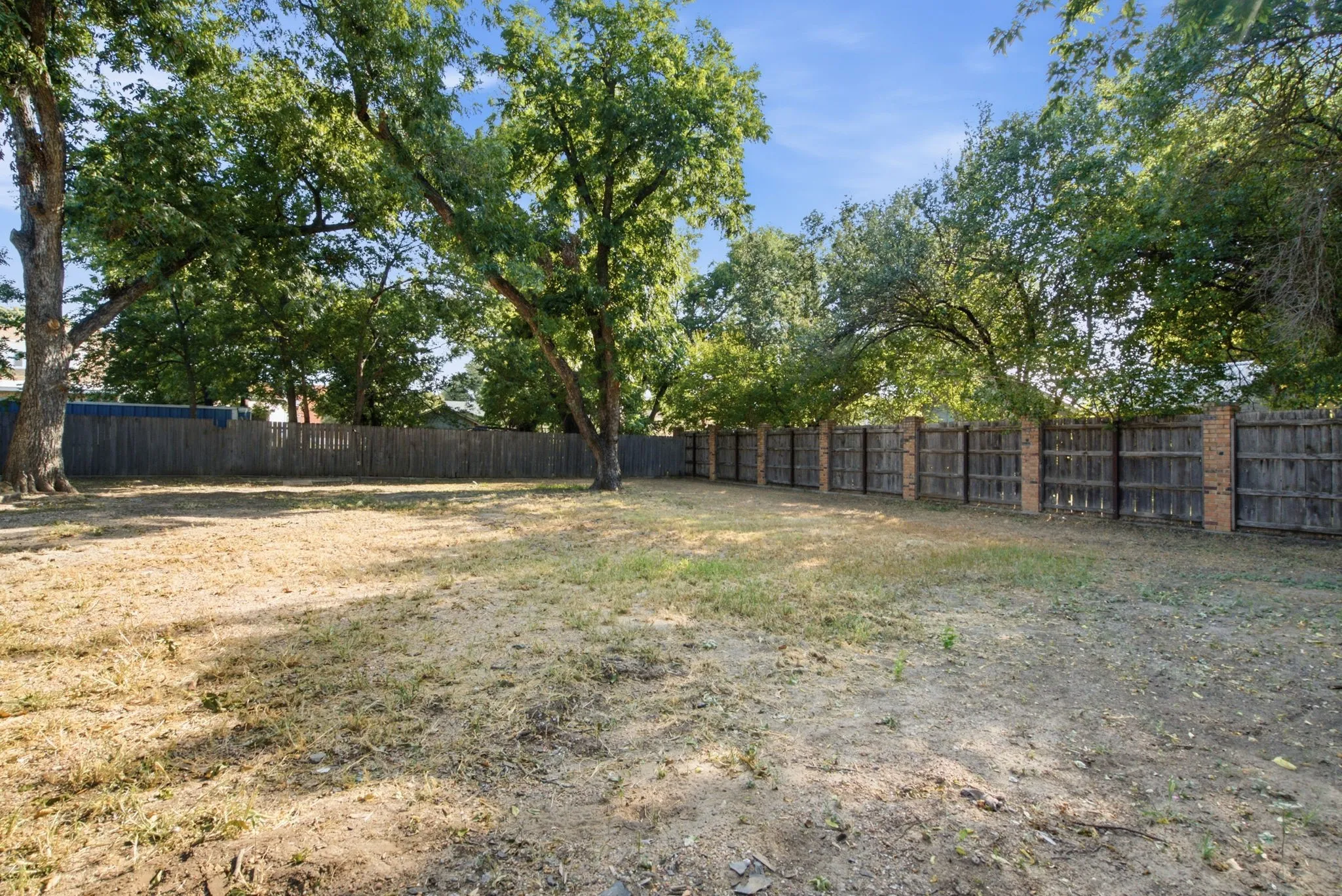 Single Family Residence For Sale in Comanche County , 225 S Texas Street, De Leon, Texas 76444, 3 Bedroom, 2 Bathroom, Garage spaces, 2,072 Sqft, built in 1945, mls#21353977, Real Estate Agent in De Leon, Homes For Sale in Comanche county, Homes For Sale in De Leon, Realtor in De Leon Texas, Real Estate Brokerage Independent Realty Texas, Luminita Cordes Realtor