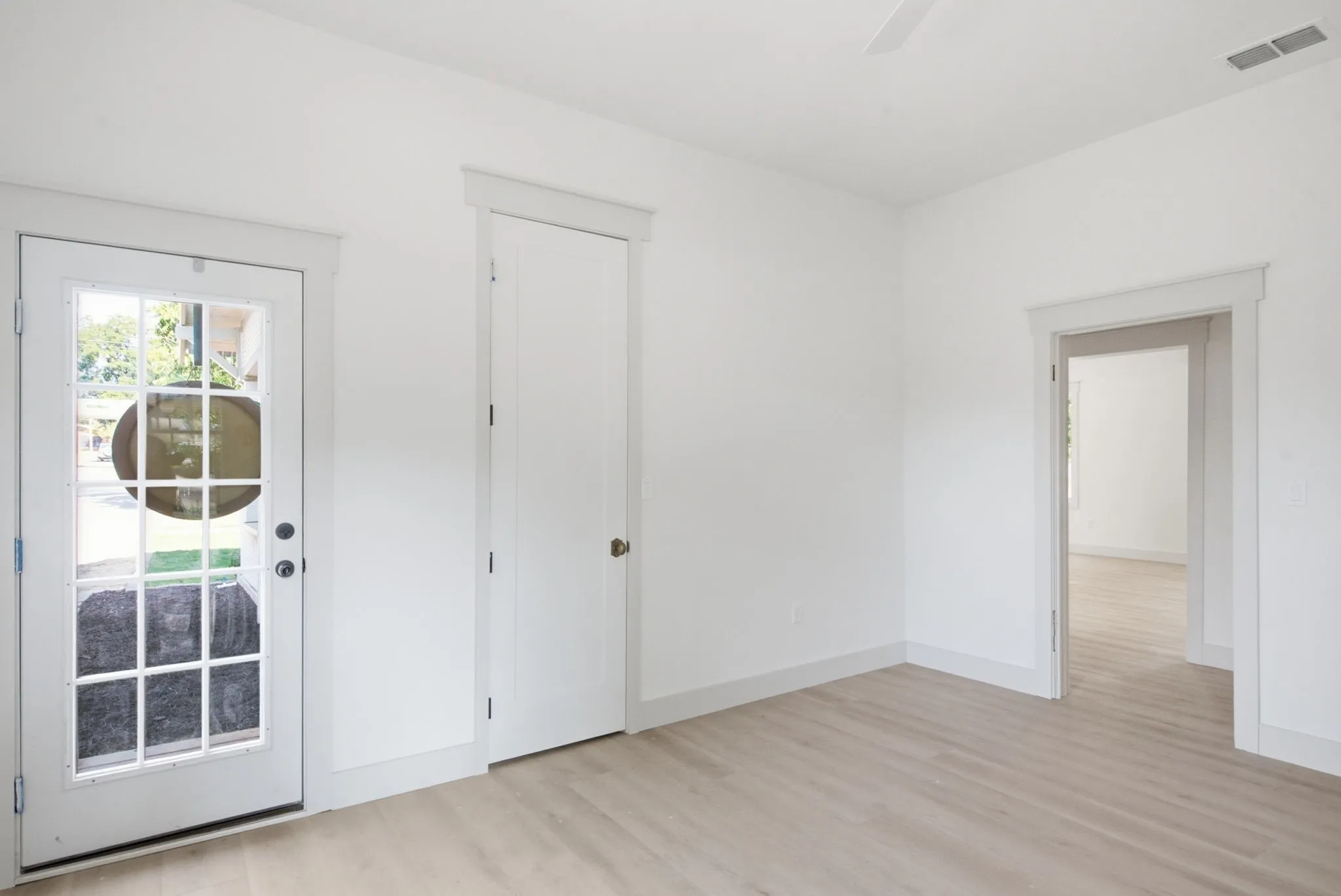 Single Family Residence For Sale in Comanche County , 225 S Texas Street, De Leon, Texas 76444, 3 Bedroom, 2 Bathroom, Garage spaces, 2,072 Sqft, built in 1945, mls#21353977, Real Estate Agent in De Leon, Homes For Sale in Comanche county, Homes For Sale in De Leon, Realtor in De Leon Texas, Real Estate Brokerage Independent Realty Texas, Luminita Cordes Realtor
