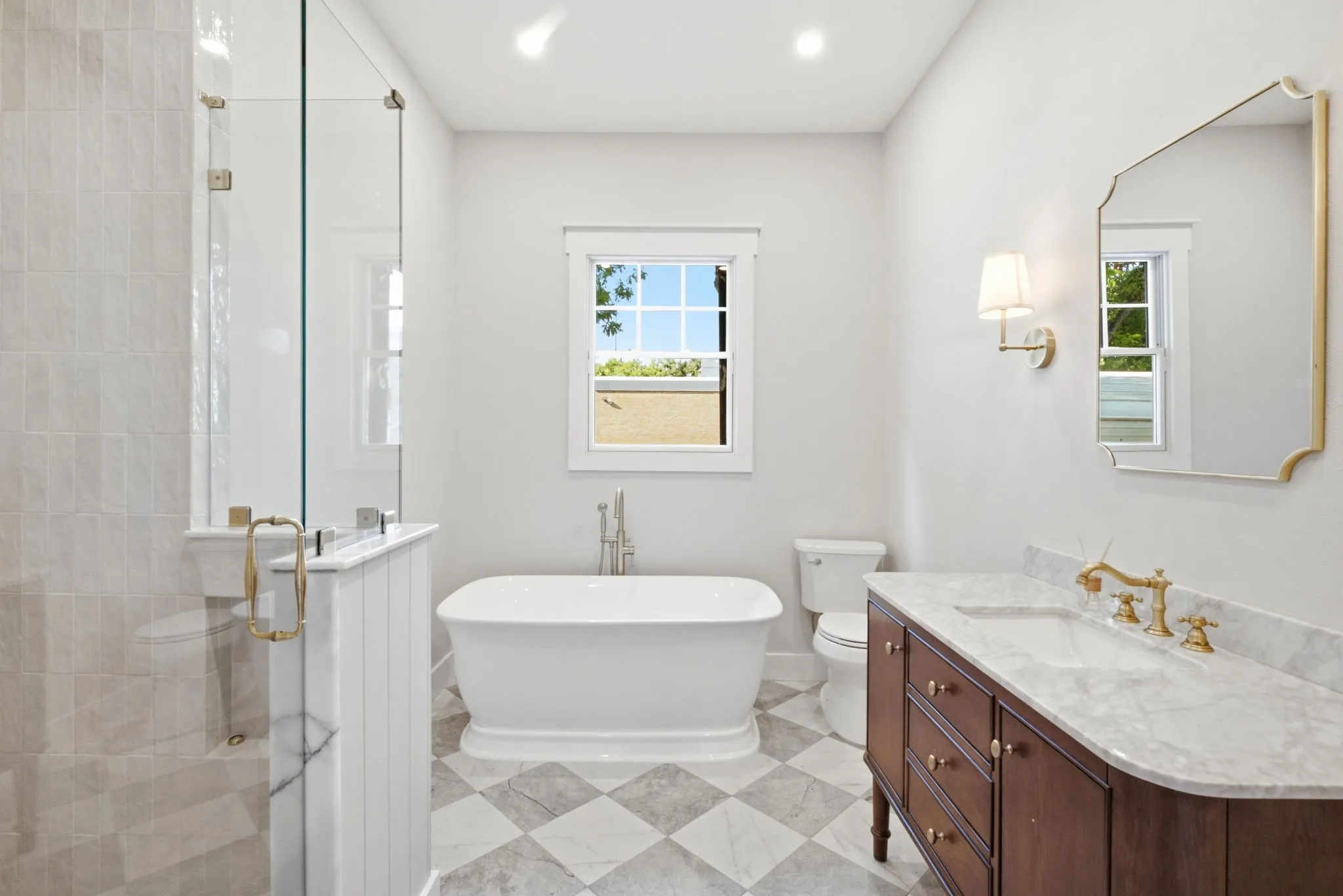 Single Family Residence For Sale in Comanche County , 225 S Texas Street, De Leon, Texas 76444, 3 Bedroom, 2 Bathroom, Garage spaces, 2,072 Sqft, built in 1945, mls#21353977, Real Estate Agent in De Leon, Homes For Sale in Comanche county, Homes For Sale in De Leon, Realtor in De Leon Texas, Real Estate Brokerage Independent Realty Texas, Luminita Cordes Realtor