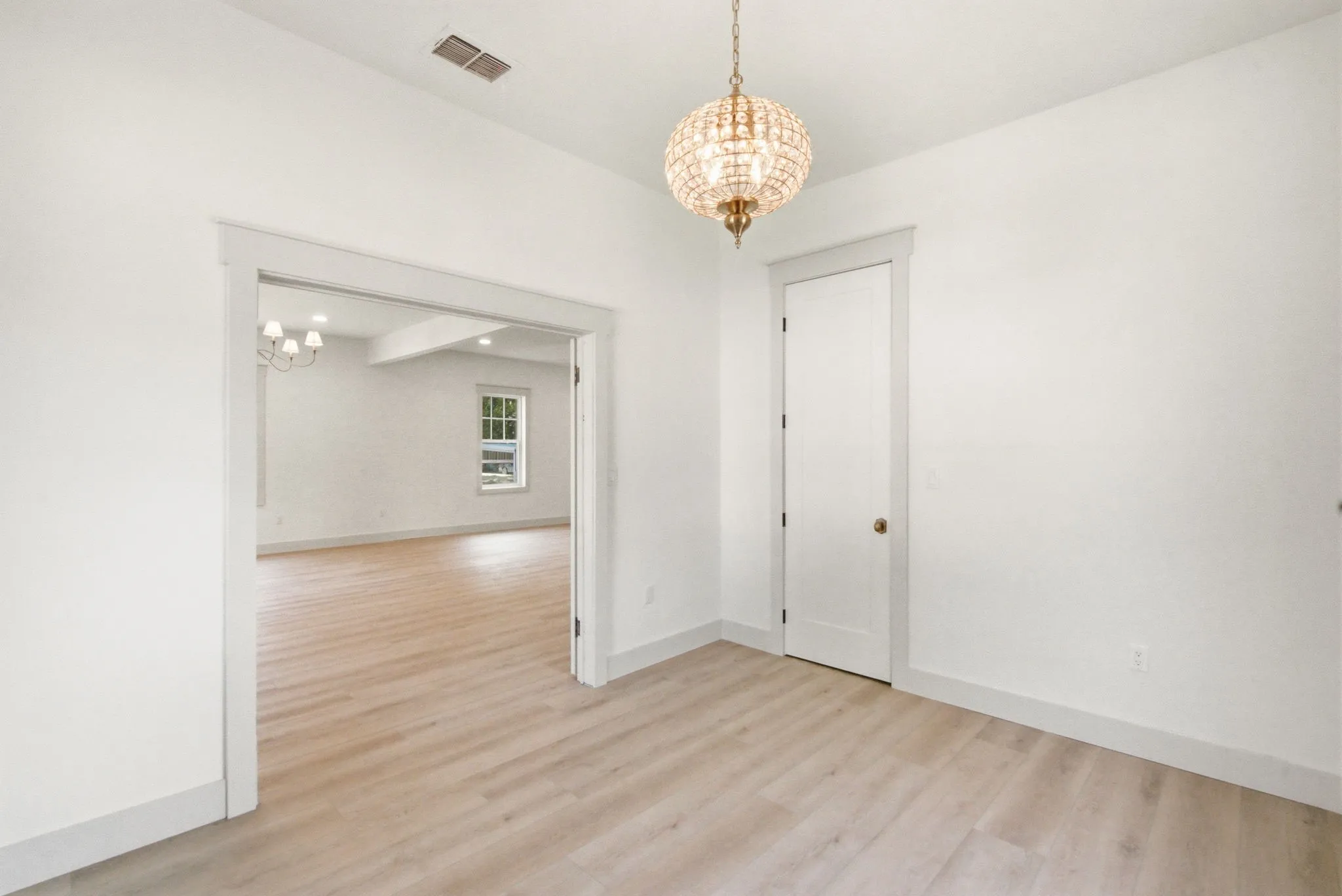 Single Family Residence For Sale in Comanche County , 225 S Texas Street, De Leon, Texas 76444, 3 Bedroom, 2 Bathroom, Garage spaces, 2,072 Sqft, built in 1945, mls#21353977, Real Estate Agent in De Leon, Homes For Sale in Comanche county, Homes For Sale in De Leon, Realtor in De Leon Texas, Real Estate Brokerage Independent Realty Texas, Luminita Cordes Realtor