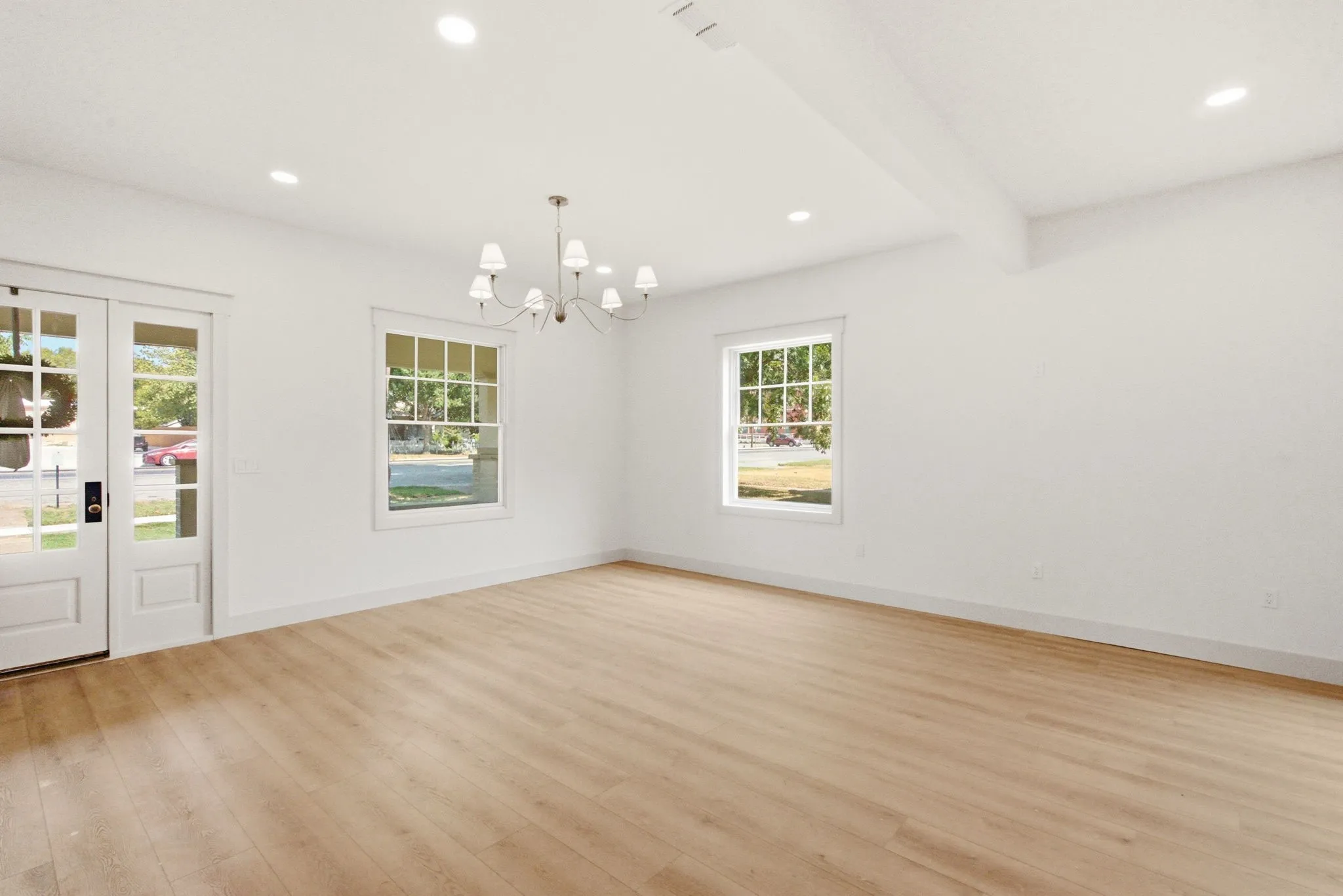 Single Family Residence For Sale in Comanche County , 225 S Texas Street, De Leon, Texas 76444, 3 Bedroom, 2 Bathroom, Garage spaces, 2,072 Sqft, built in 1945, mls#21353977, Real Estate Agent in De Leon, Homes For Sale in Comanche county, Homes For Sale in De Leon, Realtor in De Leon Texas, Real Estate Brokerage Independent Realty Texas, Luminita Cordes Realtor