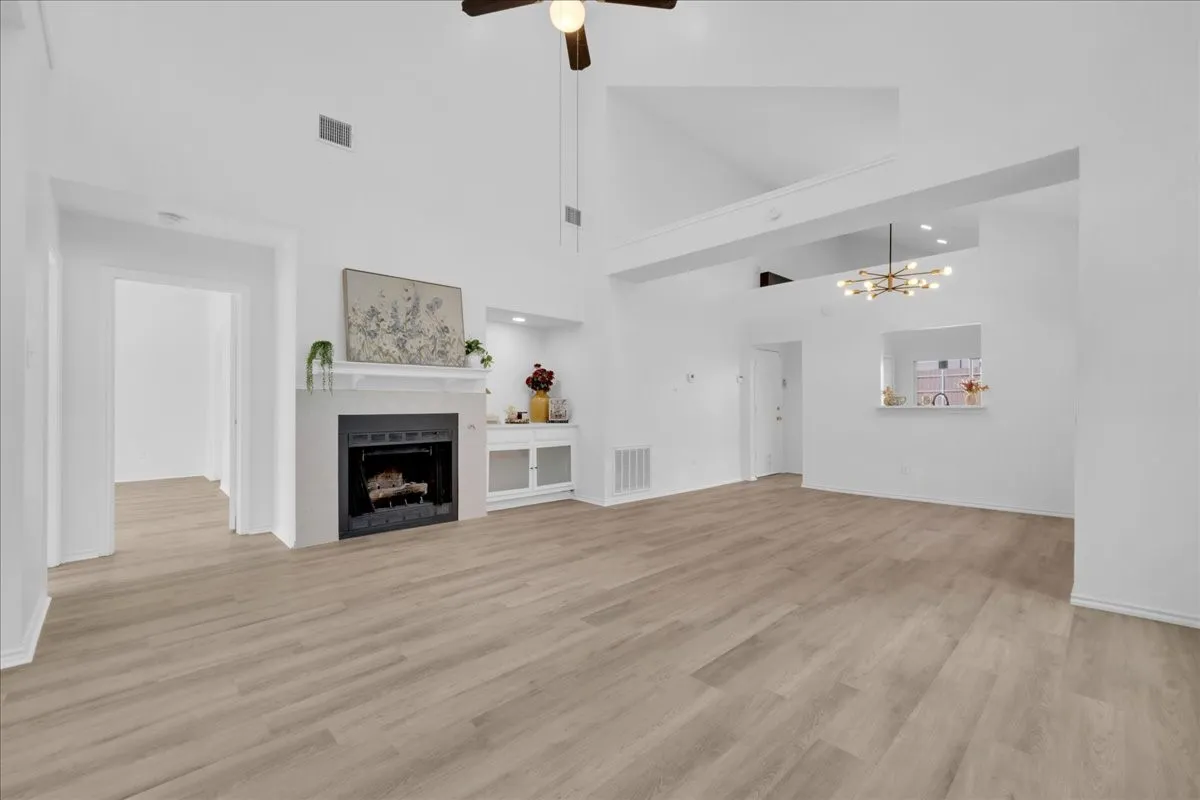 Single Family Residence For Sale in Denton County , 2237 Greenview Drive, Carrollton, Texas 75010, 3 Bedroom, 3 Bathroom, 2 Garage spaces, 1,803 Sqft, built in 1985, mls#21354158, Real Estate Agent in Carrollton, Homes For Sale in Denton county, Homes For Sale in Carrollton, Realtor in Carrollton Texas, Real Estate Brokerage Independent Realty Texas, Luminita Cordes Realtor