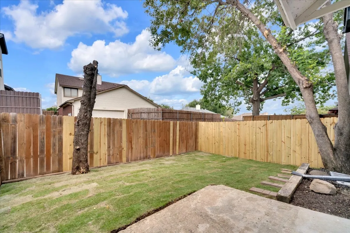 Single Family Residence For Sale in Denton County , 2237 Greenview Drive, Carrollton, Texas 75010, 3 Bedroom, 3 Bathroom, 2 Garage spaces, 1,803 Sqft, built in 1985, mls#21354158, Real Estate Agent in Carrollton, Homes For Sale in Denton county, Homes For Sale in Carrollton, Realtor in Carrollton Texas, Real Estate Brokerage Independent Realty Texas, Luminita Cordes Realtor