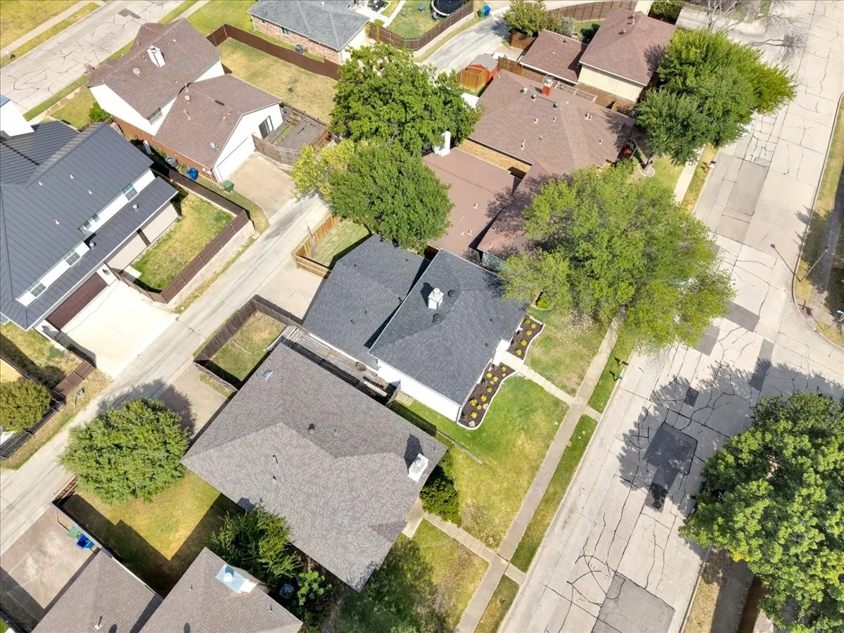 Single Family Residence For Sale in Denton County , 2237 Greenview Drive, Carrollton, Texas 75010, 3 Bedroom, 3 Bathroom, 2 Garage spaces, 1,803 Sqft, built in 1985, mls#21354158, Real Estate Agent in Carrollton, Homes For Sale in Denton county, Homes For Sale in Carrollton, Realtor in Carrollton Texas, Real Estate Brokerage Independent Realty Texas, Luminita Cordes Realtor