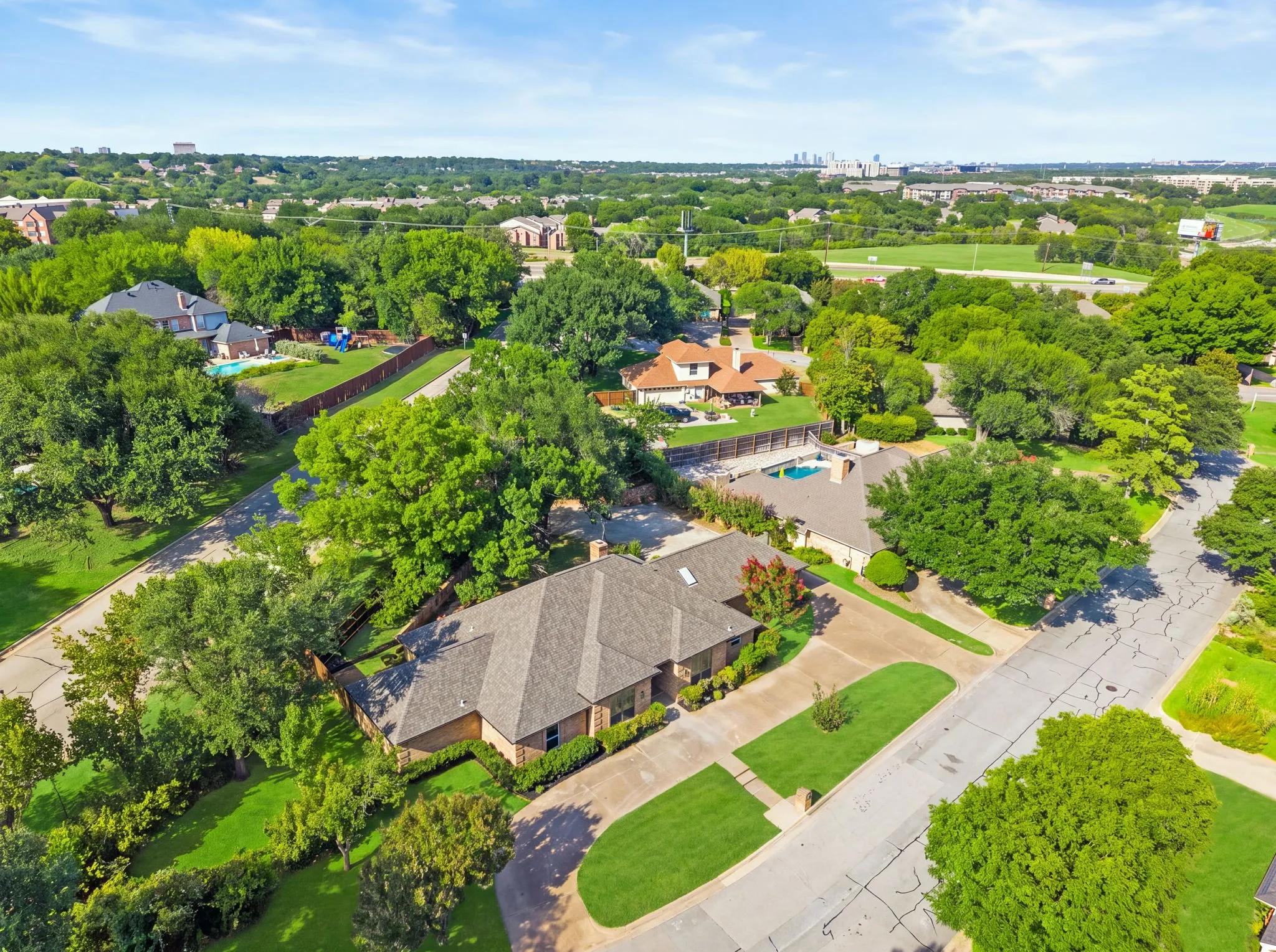 Single Family Residence For Sale in Tarrant County , 6812 Battle Creek Road, Fort Worth, Texas 76116, 4 Bedroom, 3 Bathroom, 2 Garage spaces, 2,860 Sqft, built in 1982, mls#21351741, Real Estate Agent in Fort Worth, Homes For Sale in Tarrant county, Homes For Sale in Fort Worth, Realtor in Fort Worth Texas, Real Estate Brokerage Independent Realty Texas, Luminita Cordes Realtor
