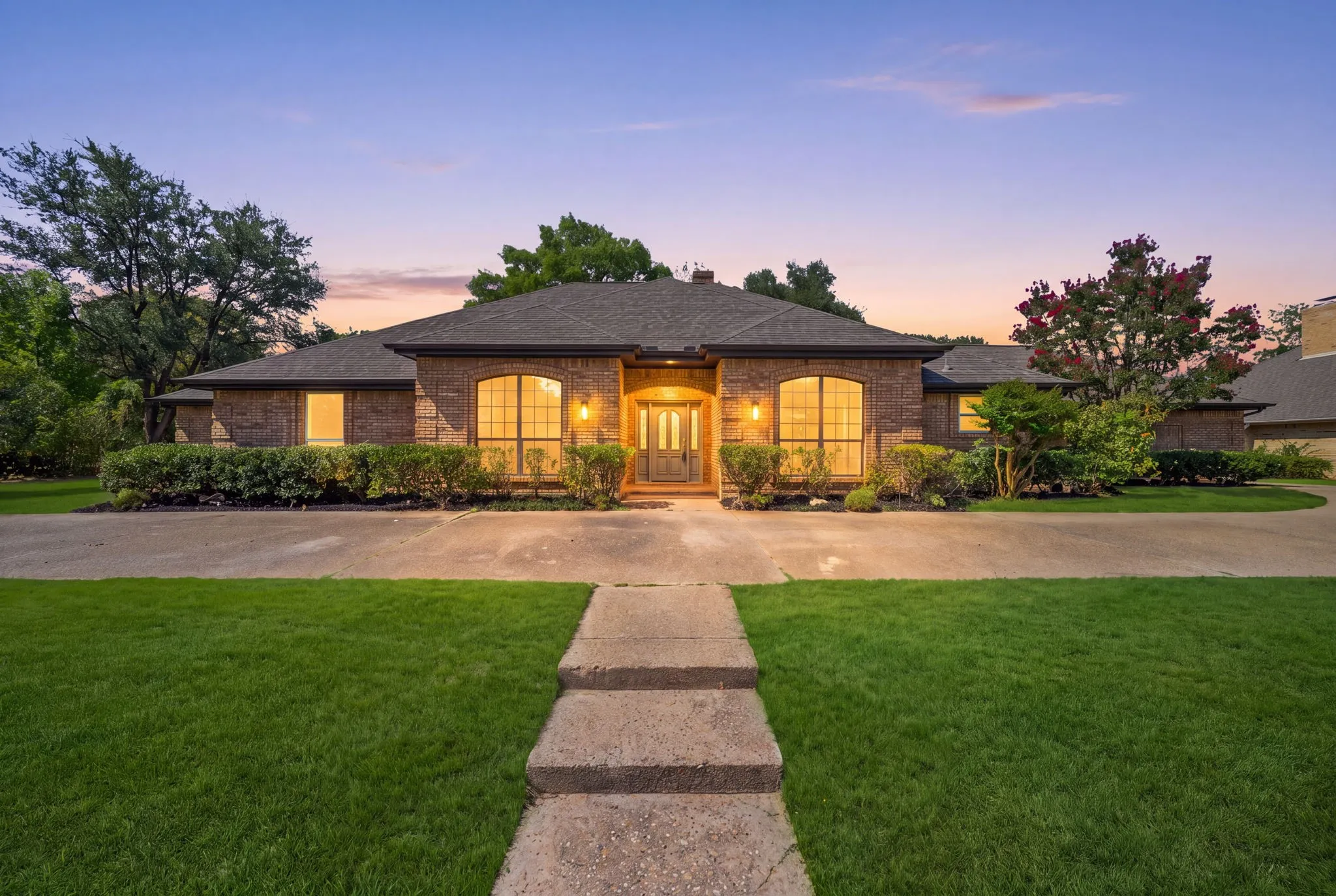 Single Family Residence For Sale in Tarrant County , 6812 Battle Creek Road, Fort Worth, Texas 76116, 4 Bedroom, 3 Bathroom, 2 Garage spaces, 2,860 Sqft, built in 1982, mls#21351741, Real Estate Agent in Fort Worth, Homes For Sale in Tarrant county, Homes For Sale in Fort Worth, Realtor in Fort Worth Texas, Real Estate Brokerage Independent Realty Texas, Luminita Cordes Realtor