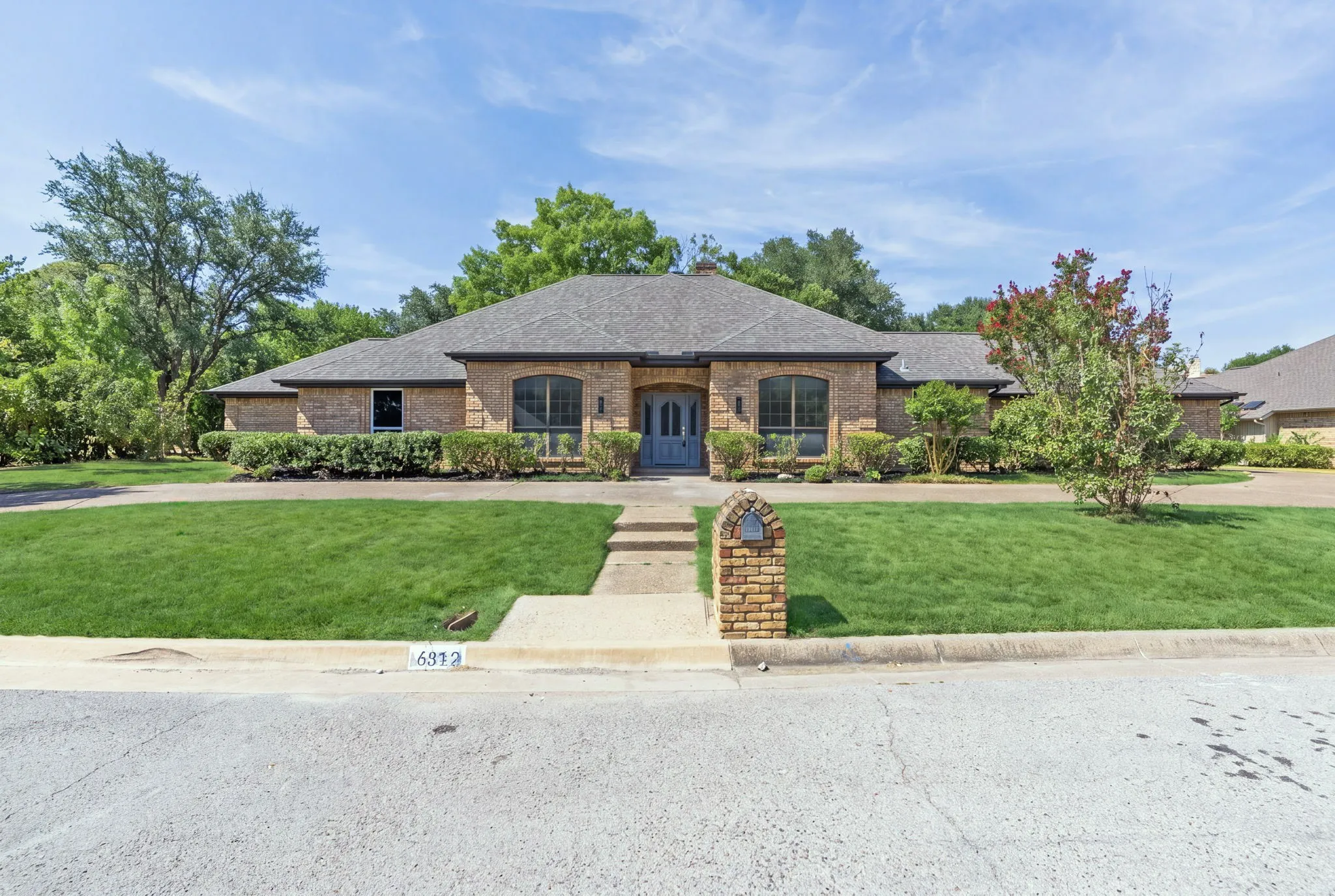 Single Family Residence For Sale in Tarrant County , 6812 Battle Creek Road, Fort Worth, Texas 76116, 4 Bedroom, 3 Bathroom, 2 Garage spaces, 2,860 Sqft, built in 1982, mls#21351741, Real Estate Agent in Fort Worth, Homes For Sale in Tarrant county, Homes For Sale in Fort Worth, Realtor in Fort Worth Texas, Real Estate Brokerage Independent Realty Texas, Luminita Cordes Realtor