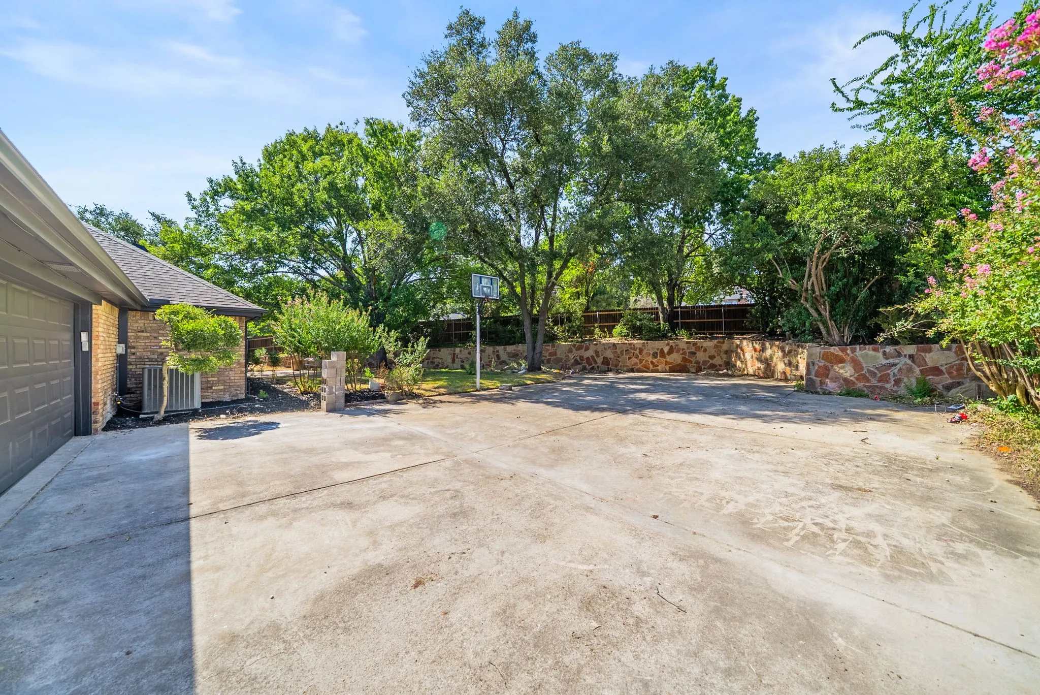 Single Family Residence For Sale in Tarrant County , 6812 Battle Creek Road, Fort Worth, Texas 76116, 4 Bedroom, 3 Bathroom, 2 Garage spaces, 2,860 Sqft, built in 1982, mls#21351741, Real Estate Agent in Fort Worth, Homes For Sale in Tarrant county, Homes For Sale in Fort Worth, Realtor in Fort Worth Texas, Real Estate Brokerage Independent Realty Texas, Luminita Cordes Realtor