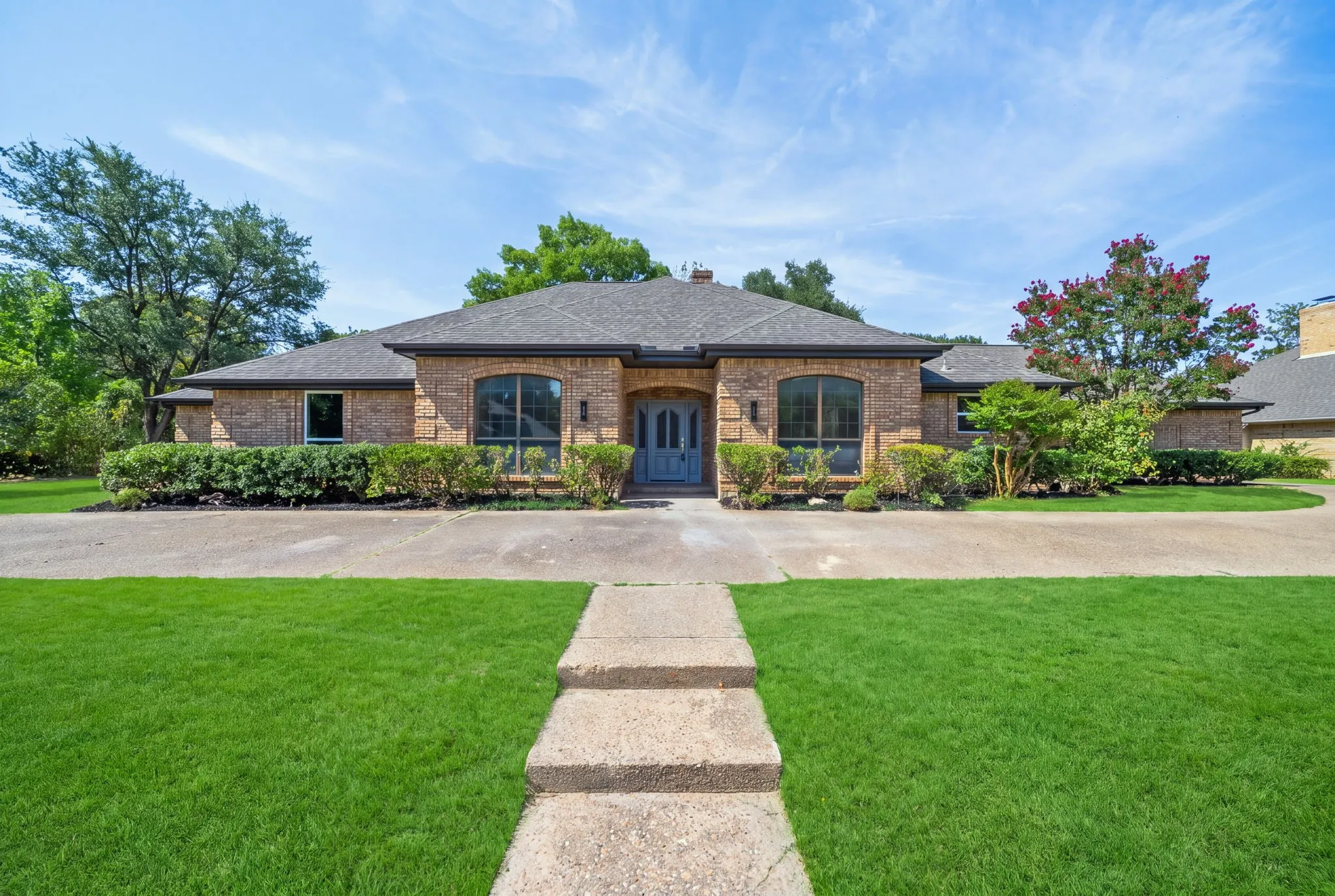 Single Family Residence For Sale in Tarrant County , 6812 Battle Creek Road, Fort Worth, Texas 76116, 4 Bedroom, 3 Bathroom, 2 Garage spaces, 2,860 Sqft, built in 1982, mls#21351741, Real Estate Agent in Fort Worth, Homes For Sale in Tarrant county, Homes For Sale in Fort Worth, Realtor in Fort Worth Texas, Real Estate Brokerage Independent Realty Texas, Luminita Cordes Realtor