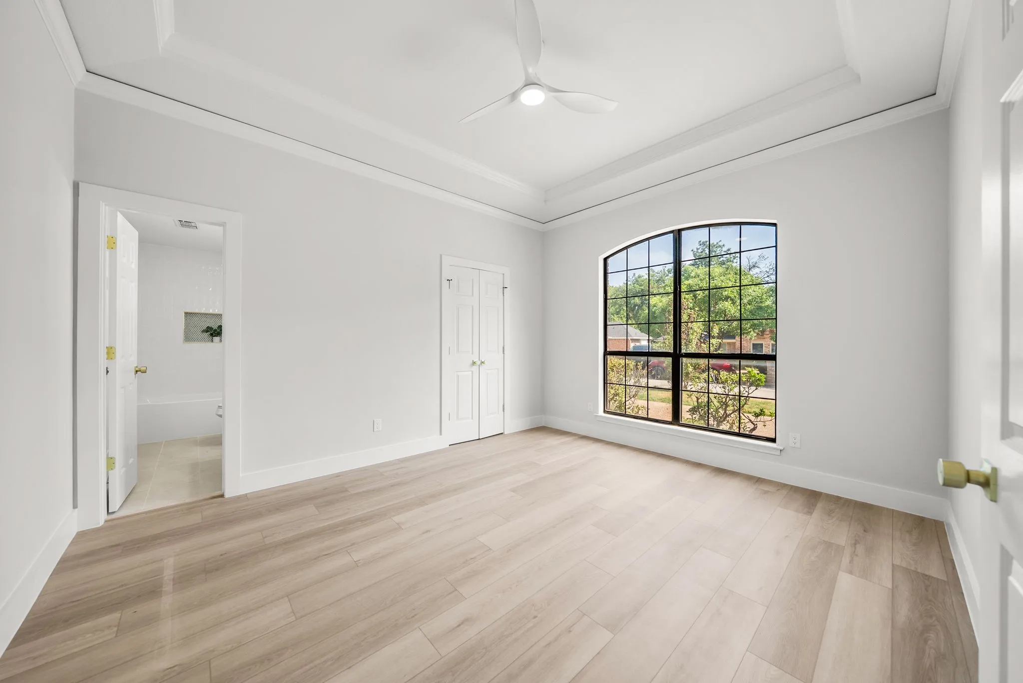 Single Family Residence For Sale in Tarrant County , 6812 Battle Creek Road, Fort Worth, Texas 76116, 4 Bedroom, 3 Bathroom, 2 Garage spaces, 2,860 Sqft, built in 1982, mls#21351741, Real Estate Agent in Fort Worth, Homes For Sale in Tarrant county, Homes For Sale in Fort Worth, Realtor in Fort Worth Texas, Real Estate Brokerage Independent Realty Texas, Luminita Cordes Realtor