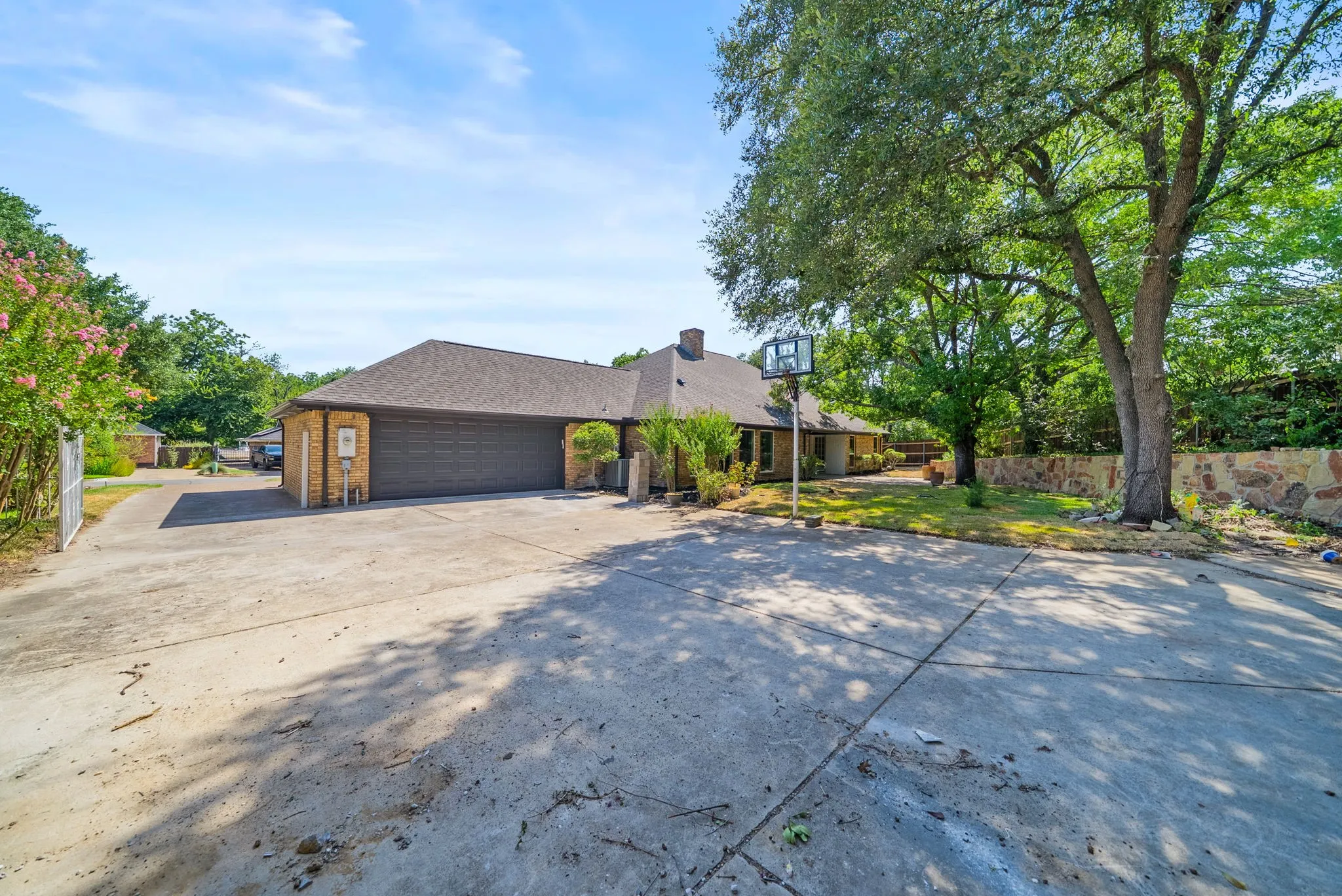 Single Family Residence For Sale in Tarrant County , 6812 Battle Creek Road, Fort Worth, Texas 76116, 4 Bedroom, 3 Bathroom, 2 Garage spaces, 2,860 Sqft, built in 1982, mls#21351741, Real Estate Agent in Fort Worth, Homes For Sale in Tarrant county, Homes For Sale in Fort Worth, Realtor in Fort Worth Texas, Real Estate Brokerage Independent Realty Texas, Luminita Cordes Realtor