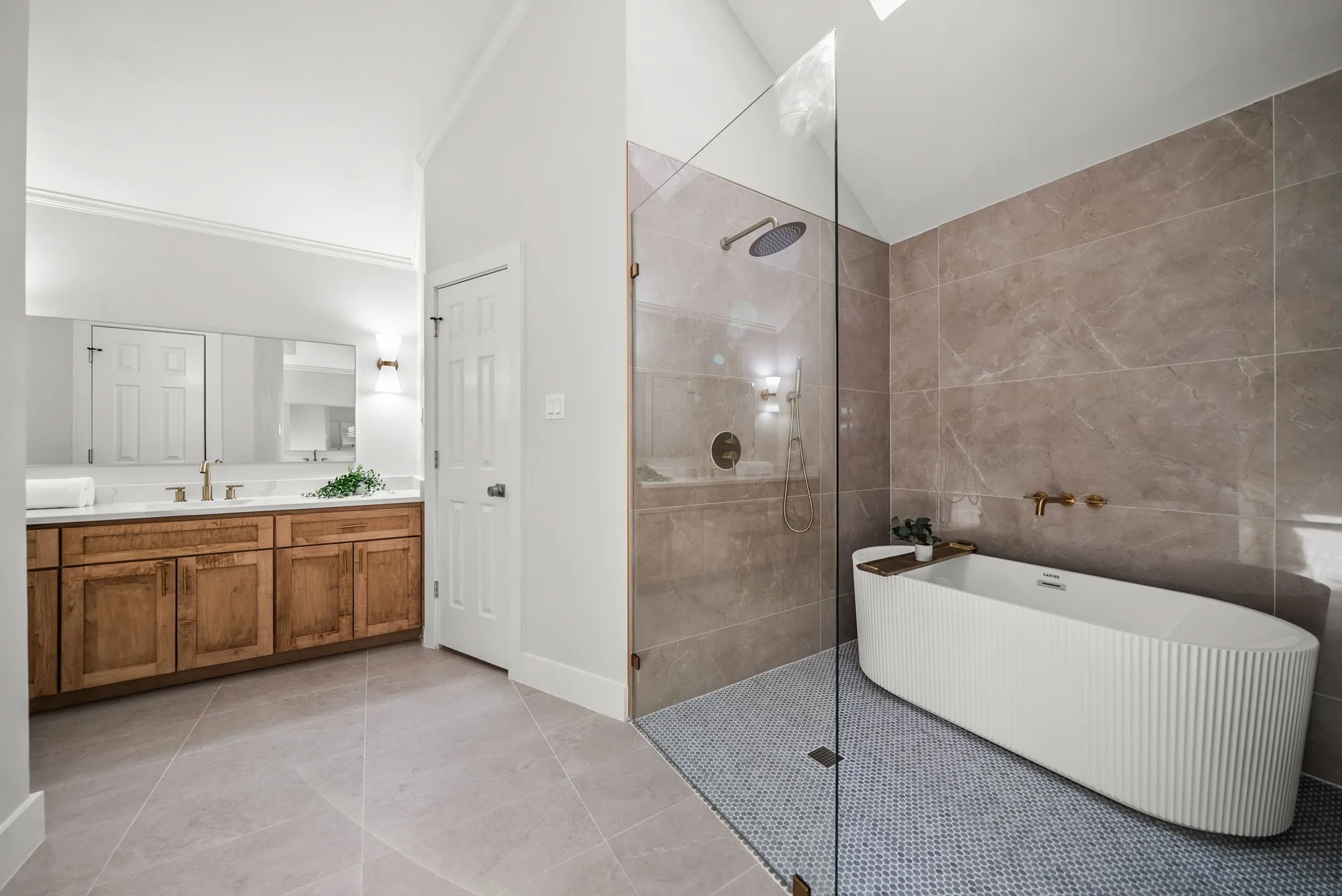 Single Family Residence For Sale in Tarrant County , 6812 Battle Creek Road, Fort Worth, Texas 76116, 4 Bedroom, 3 Bathroom, 2 Garage spaces, 2,860 Sqft, built in 1982, mls#21351741, Real Estate Agent in Fort Worth, Homes For Sale in Tarrant county, Homes For Sale in Fort Worth, Realtor in Fort Worth Texas, Real Estate Brokerage Independent Realty Texas, Luminita Cordes Realtor