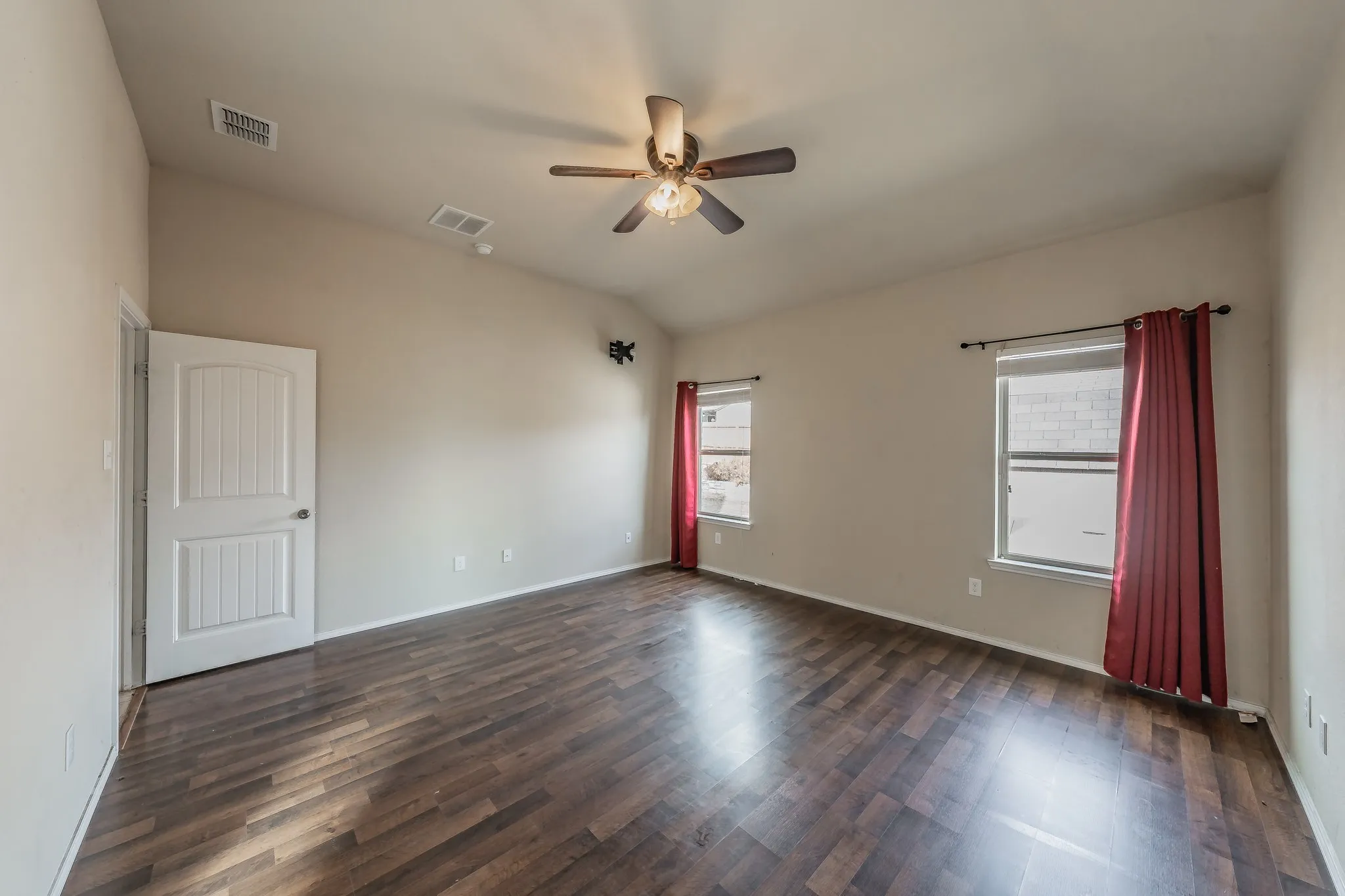 Single Family Residence For Sale in Denton County , 14620 Mainstay Way, Fort Worth, Texas 76052, 4 Bedroom, 4 Bathroom, 2 Garage spaces, 2,947 Sqft, built in 2016, mls#21353469, Real Estate Agent in Fort Worth, Homes For Sale in Denton county, Homes For Sale in Fort Worth, Realtor in Fort Worth Texas, Real Estate Brokerage Independent Realty Texas, Luminita Cordes Realtor