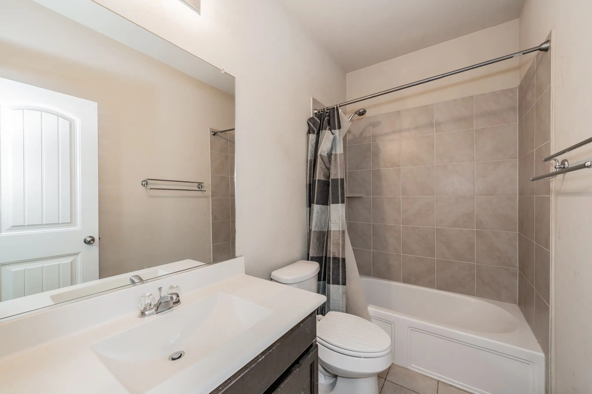 Single Family Residence For Sale in Denton County , 14620 Mainstay Way, Fort Worth, Texas 76052, 4 Bedroom, 4 Bathroom, 2 Garage spaces, 2,947 Sqft, built in 2016, mls#21353469, Real Estate Agent in Fort Worth, Homes For Sale in Denton county, Homes For Sale in Fort Worth, Realtor in Fort Worth Texas, Real Estate Brokerage Independent Realty Texas, Luminita Cordes Realtor