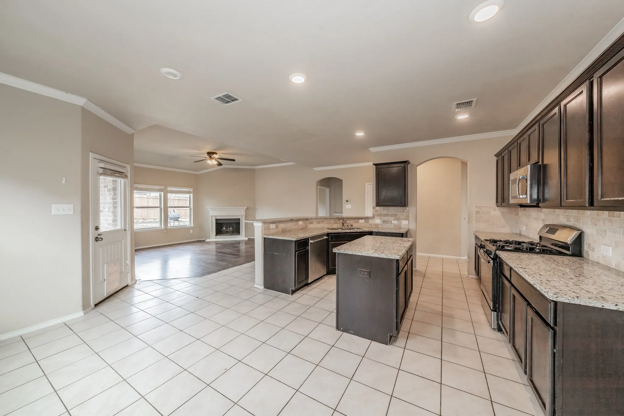 Single Family Residence For Sale in Denton County , 14620 Mainstay Way, Fort Worth, Texas 76052, 4 Bedroom, 4 Bathroom, 2 Garage spaces, 2,947 Sqft, built in 2016, mls#21353469, Real Estate Agent in Fort Worth, Homes For Sale in Denton county, Homes For Sale in Fort Worth, Realtor in Fort Worth Texas, Real Estate Brokerage Independent Realty Texas, Luminita Cordes Realtor