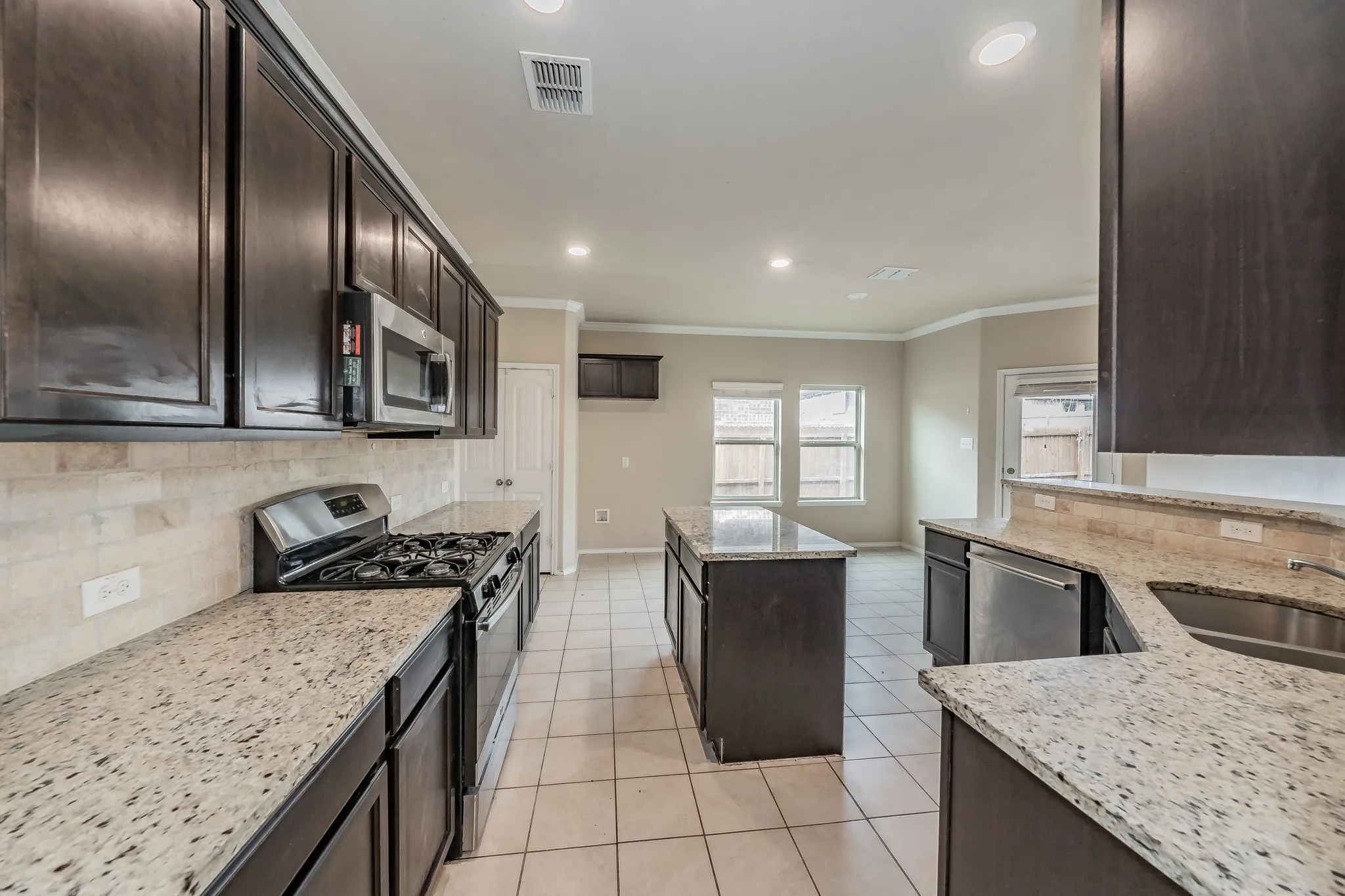 Single Family Residence For Sale in Denton County , 14620 Mainstay Way, Fort Worth, Texas 76052, 4 Bedroom, 4 Bathroom, 2 Garage spaces, 2,947 Sqft, built in 2016, mls#21353469, Real Estate Agent in Fort Worth, Homes For Sale in Denton county, Homes For Sale in Fort Worth, Realtor in Fort Worth Texas, Real Estate Brokerage Independent Realty Texas, Luminita Cordes Realtor