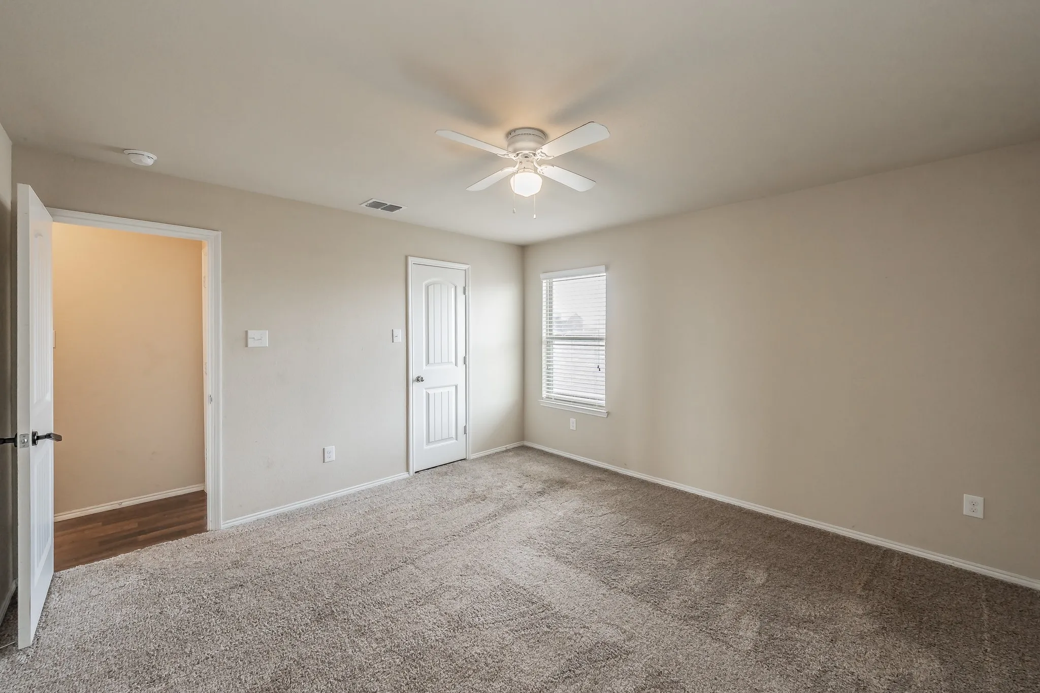 Single Family Residence For Sale in Denton County , 14620 Mainstay Way, Fort Worth, Texas 76052, 4 Bedroom, 4 Bathroom, 2 Garage spaces, 2,947 Sqft, built in 2016, mls#21353469, Real Estate Agent in Fort Worth, Homes For Sale in Denton county, Homes For Sale in Fort Worth, Realtor in Fort Worth Texas, Real Estate Brokerage Independent Realty Texas, Luminita Cordes Realtor