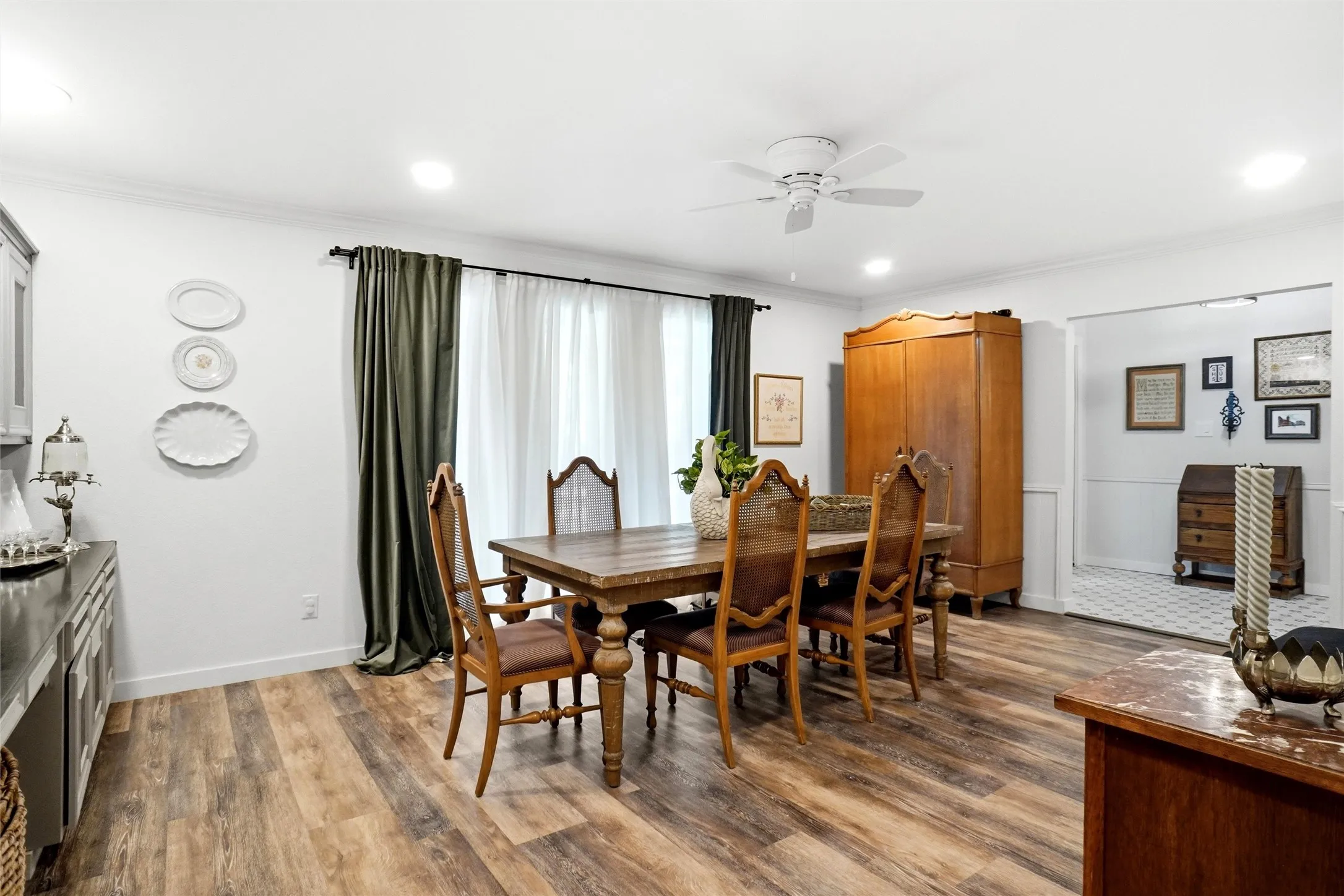 Single Family Residence For Sale in Wise County , 130 Nottingham Circle, Bridgeport, Texas 76426, 3 Bedroom, 2 Bathroom, 2 Garage spaces, 2,188 Sqft, built in 1975, mls#21349772, Real Estate Agent in Bridgeport, Homes For Sale in Wise county, Homes For Sale in Bridgeport, Realtor in Bridgeport Texas, Real Estate Brokerage Independent Realty Texas, Luminita Cordes Realtor