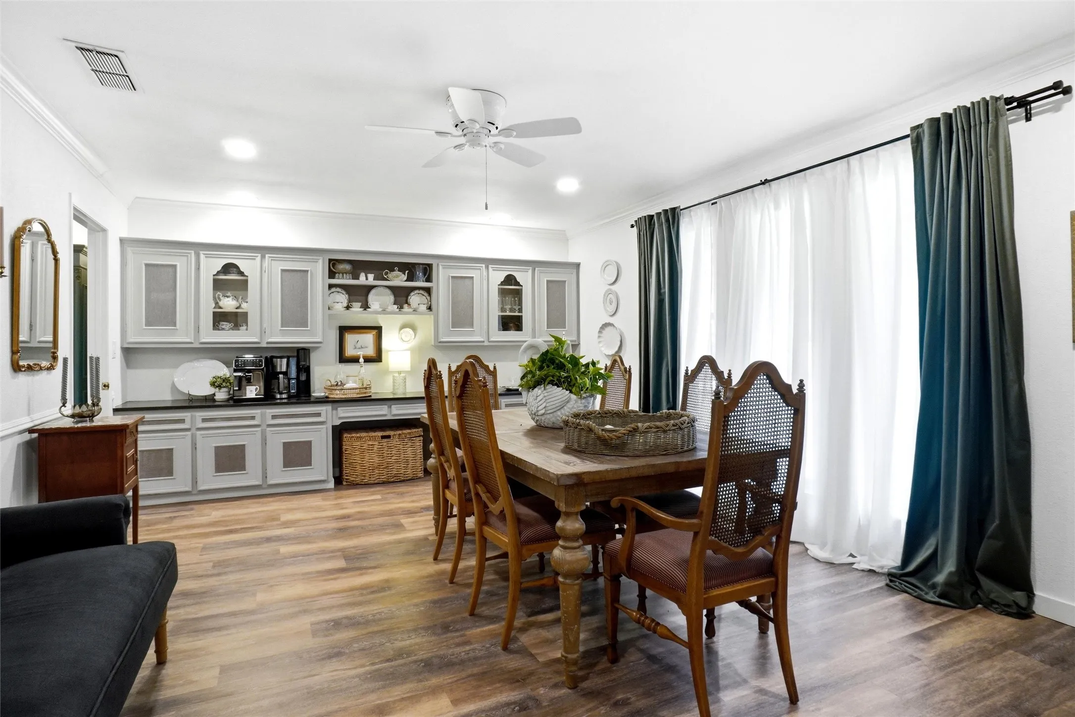 Single Family Residence For Sale in Wise County , 130 Nottingham Circle, Bridgeport, Texas 76426, 3 Bedroom, 2 Bathroom, 2 Garage spaces, 2,188 Sqft, built in 1975, mls#21349772, Real Estate Agent in Bridgeport, Homes For Sale in Wise county, Homes For Sale in Bridgeport, Realtor in Bridgeport Texas, Real Estate Brokerage Independent Realty Texas, Luminita Cordes Realtor
