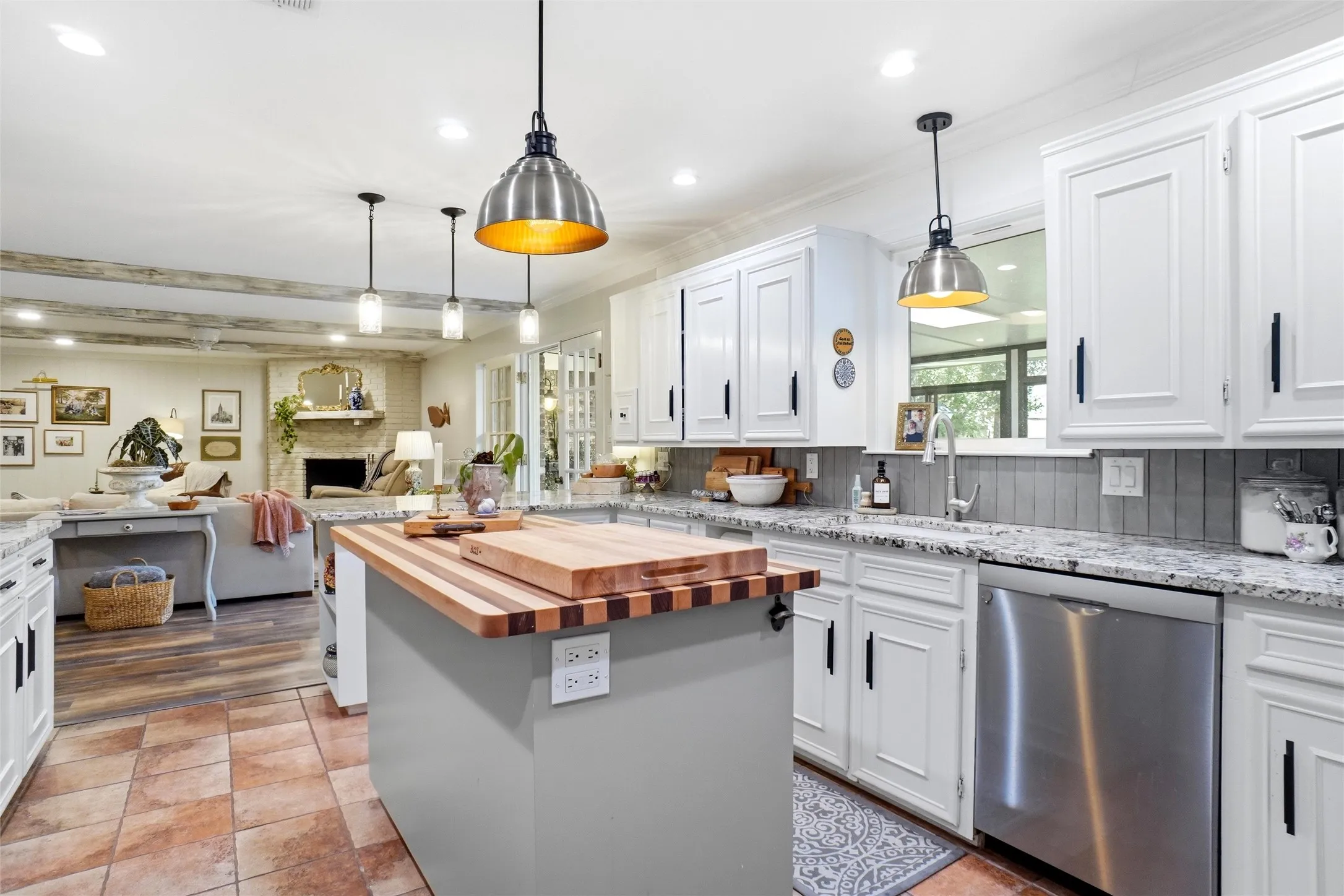 Single Family Residence For Sale in Wise County , 130 Nottingham Circle, Bridgeport, Texas 76426, 3 Bedroom, 2 Bathroom, 2 Garage spaces, 2,188 Sqft, built in 1975, mls#21349772, Real Estate Agent in Bridgeport, Homes For Sale in Wise county, Homes For Sale in Bridgeport, Realtor in Bridgeport Texas, Real Estate Brokerage Independent Realty Texas, Luminita Cordes Realtor