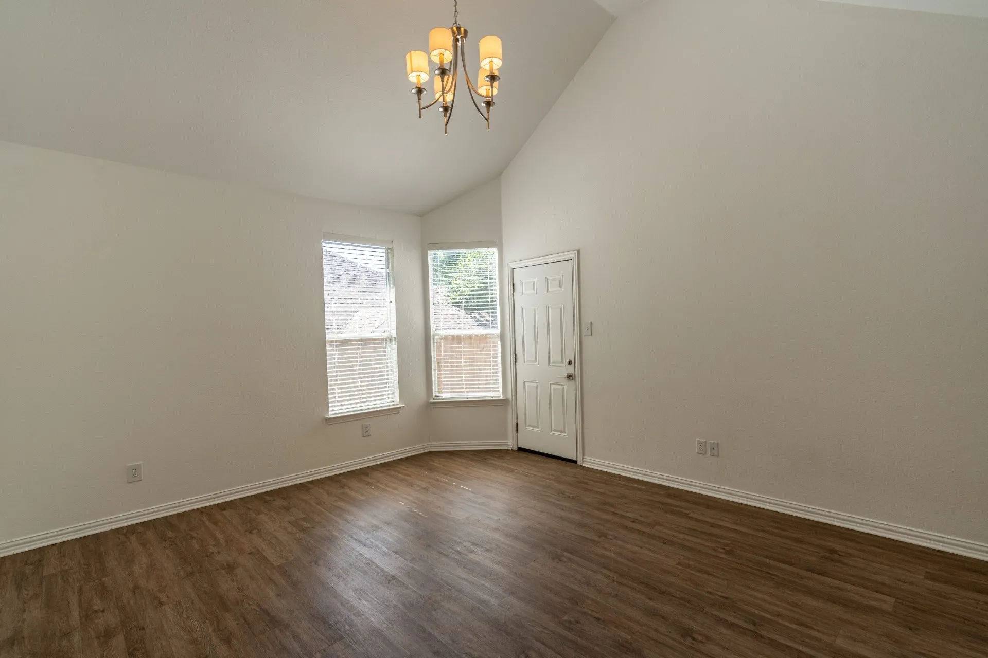 Single Family Residence For Rent in Collin County , 5022 Enclave Court, Mc Kinney, Texas 75072, 3 Bedroom, 2 Bathroom, 2 Garage spaces, 1,777 Sqft, built in 1999, mls#21354234, Real Estate Agent in Mc Kinney, Homes For Rent in Collin county, Homes For Rent in Mc Kinney, Realtor in Mc Kinney Texas, Real Estate Brokerage Independent Realty Texas, Luminita Cordes Realtor