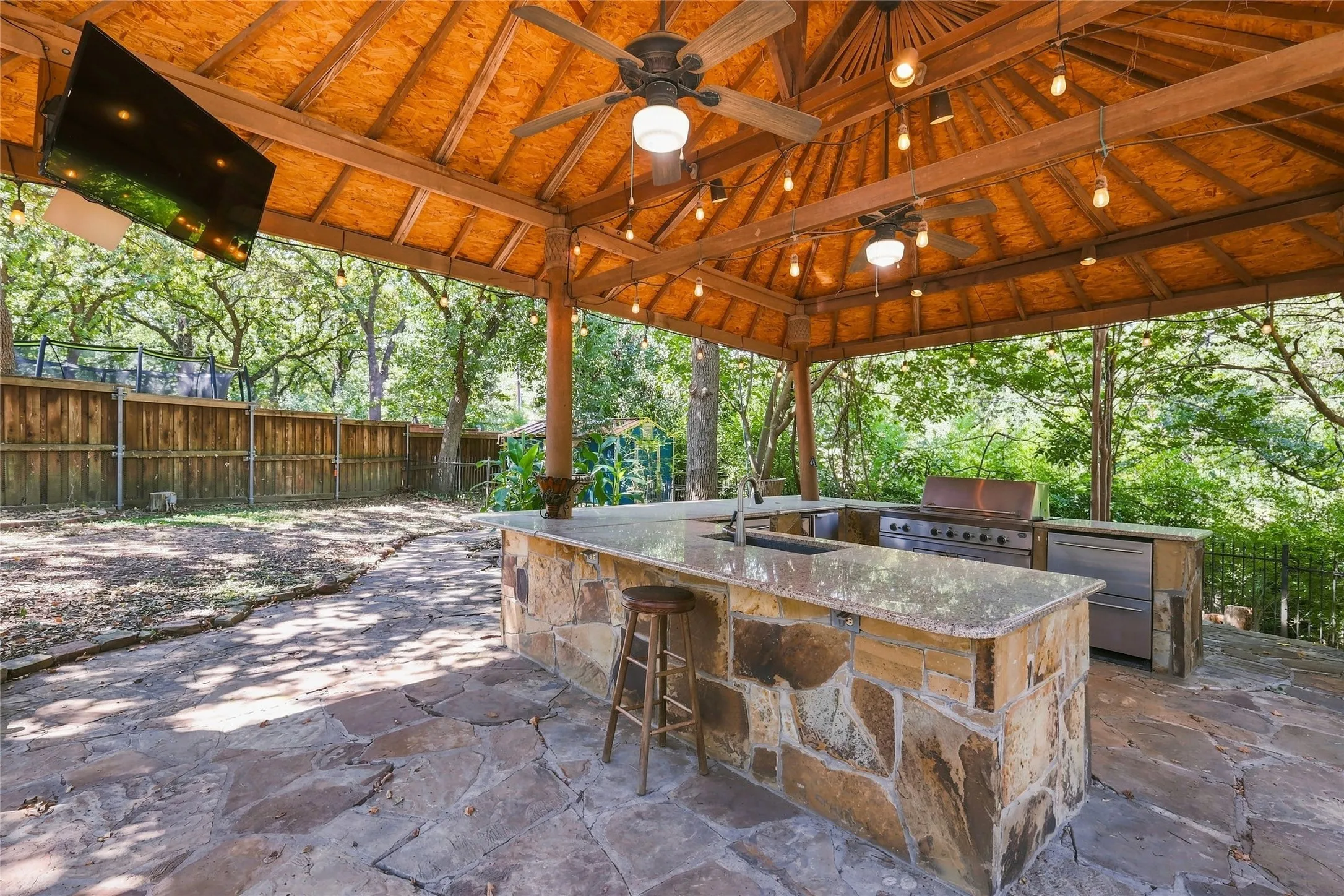 Single Family Residence For Sale in Tarrant County , 4300 Eaton Circle, Colleyville, Texas 76034, 4 Bedroom, 4 Bathroom, 2 Garage spaces, 3,821 Sqft, built in 1985, mls#21354140, Real Estate Agent in Colleyville, Homes For Sale in Tarrant county, Homes For Sale in Colleyville, Realtor in Colleyville Texas, Real Estate Brokerage Independent Realty Texas, Luminita Cordes Realtor