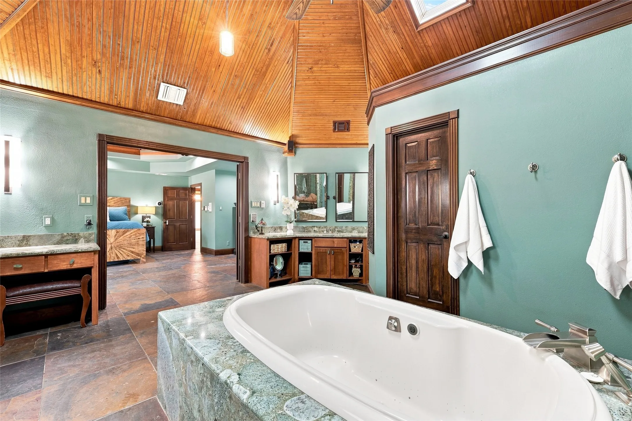 Single Family Residence For Sale in Tarrant County , 4300 Eaton Circle, Colleyville, Texas 76034, 4 Bedroom, 4 Bathroom, 2 Garage spaces, 3,821 Sqft, built in 1985, mls#21354140, Real Estate Agent in Colleyville, Homes For Sale in Tarrant county, Homes For Sale in Colleyville, Realtor in Colleyville Texas, Real Estate Brokerage Independent Realty Texas, Luminita Cordes Realtor