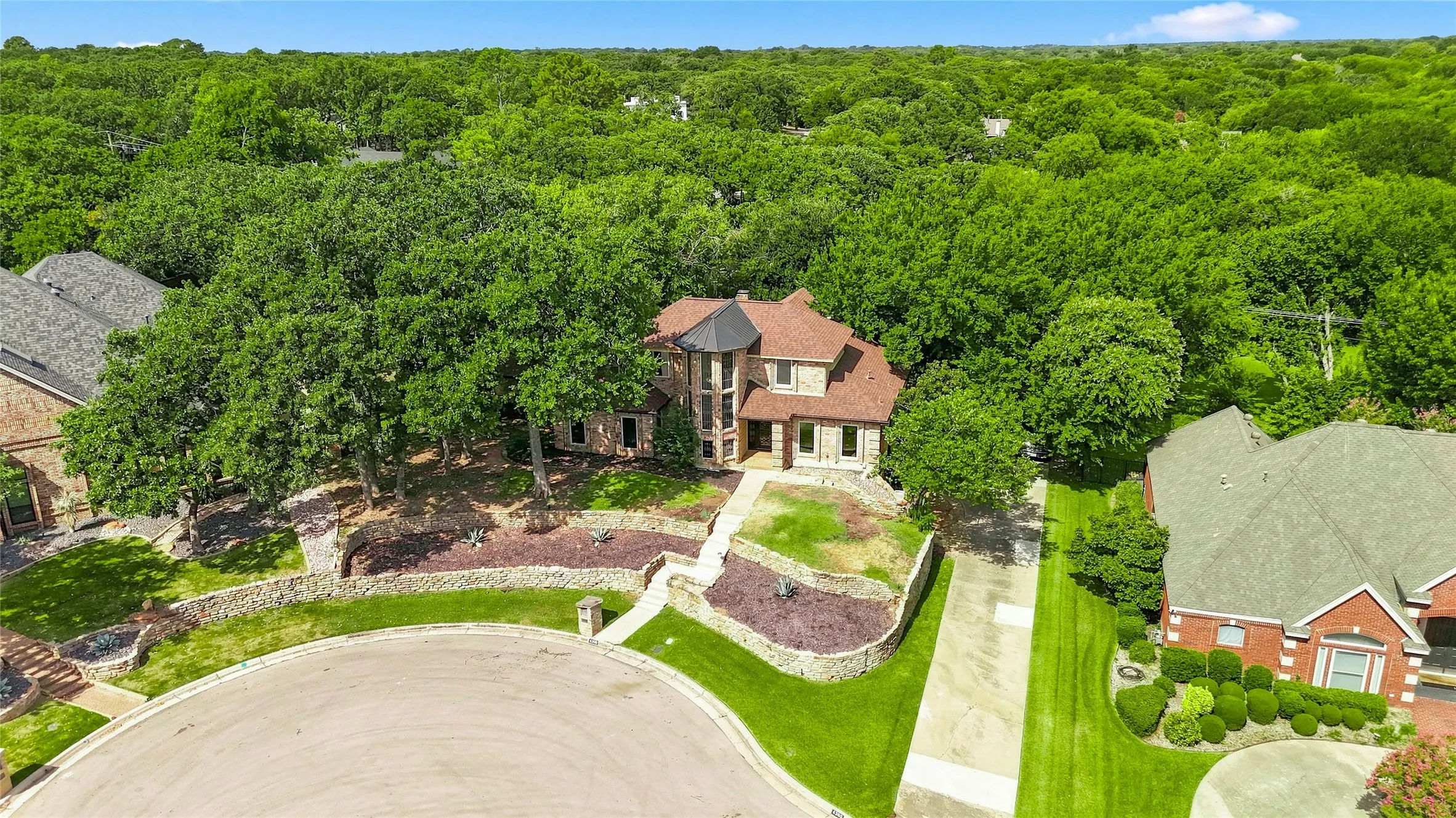 Single Family Residence For Sale in Tarrant County , 4300 Eaton Circle, Colleyville, Texas 76034, 4 Bedroom, 4 Bathroom, 2 Garage spaces, 3,821 Sqft, built in 1985, mls#21354140, Real Estate Agent in Colleyville, Homes For Sale in Tarrant county, Homes For Sale in Colleyville, Realtor in Colleyville Texas, Real Estate Brokerage Independent Realty Texas, Luminita Cordes Realtor