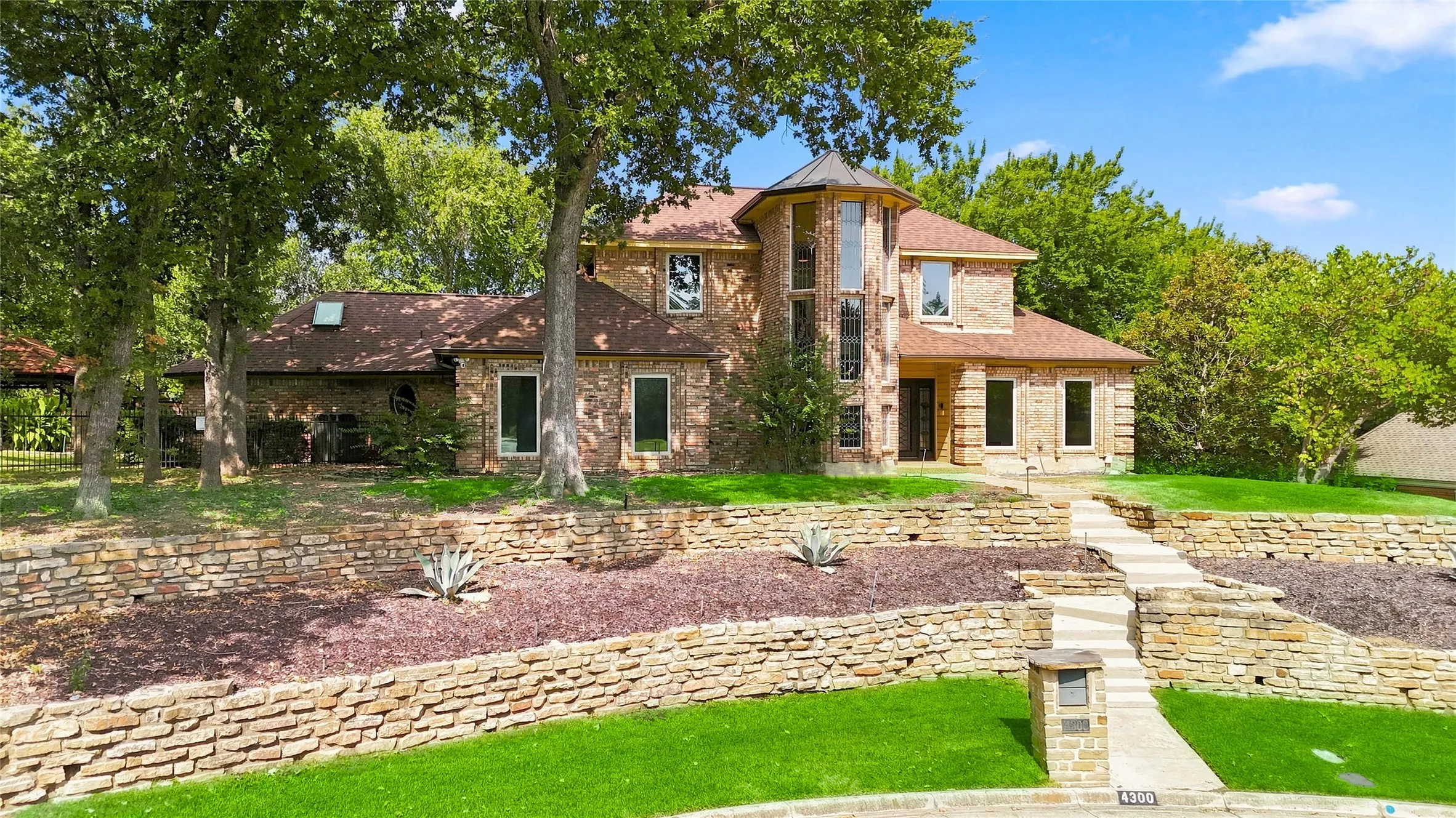 Single Family Residence For Sale in Tarrant County , 4300 Eaton Circle, Colleyville, Texas 76034, 4 Bedroom, 4 Bathroom, 2 Garage spaces, 3,821 Sqft, built in 1985, mls#21354140, Real Estate Agent in Colleyville, Homes For Sale in Tarrant county, Homes For Sale in Colleyville, Realtor in Colleyville Texas, Real Estate Brokerage Independent Realty Texas, Luminita Cordes Realtor