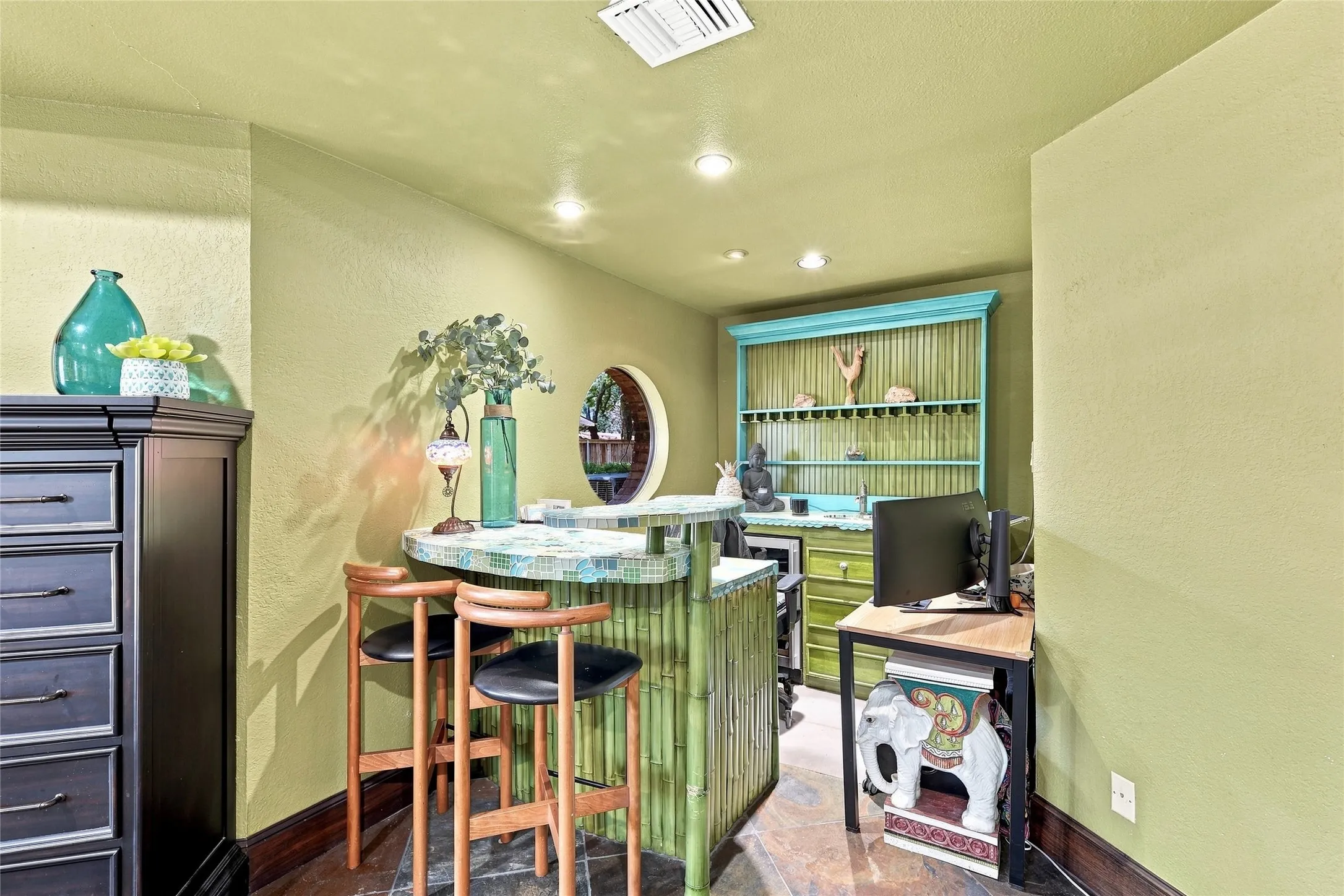 Single Family Residence For Sale in Tarrant County , 4300 Eaton Circle, Colleyville, Texas 76034, 4 Bedroom, 4 Bathroom, 2 Garage spaces, 3,821 Sqft, built in 1985, mls#21354140, Real Estate Agent in Colleyville, Homes For Sale in Tarrant county, Homes For Sale in Colleyville, Realtor in Colleyville Texas, Real Estate Brokerage Independent Realty Texas, Luminita Cordes Realtor