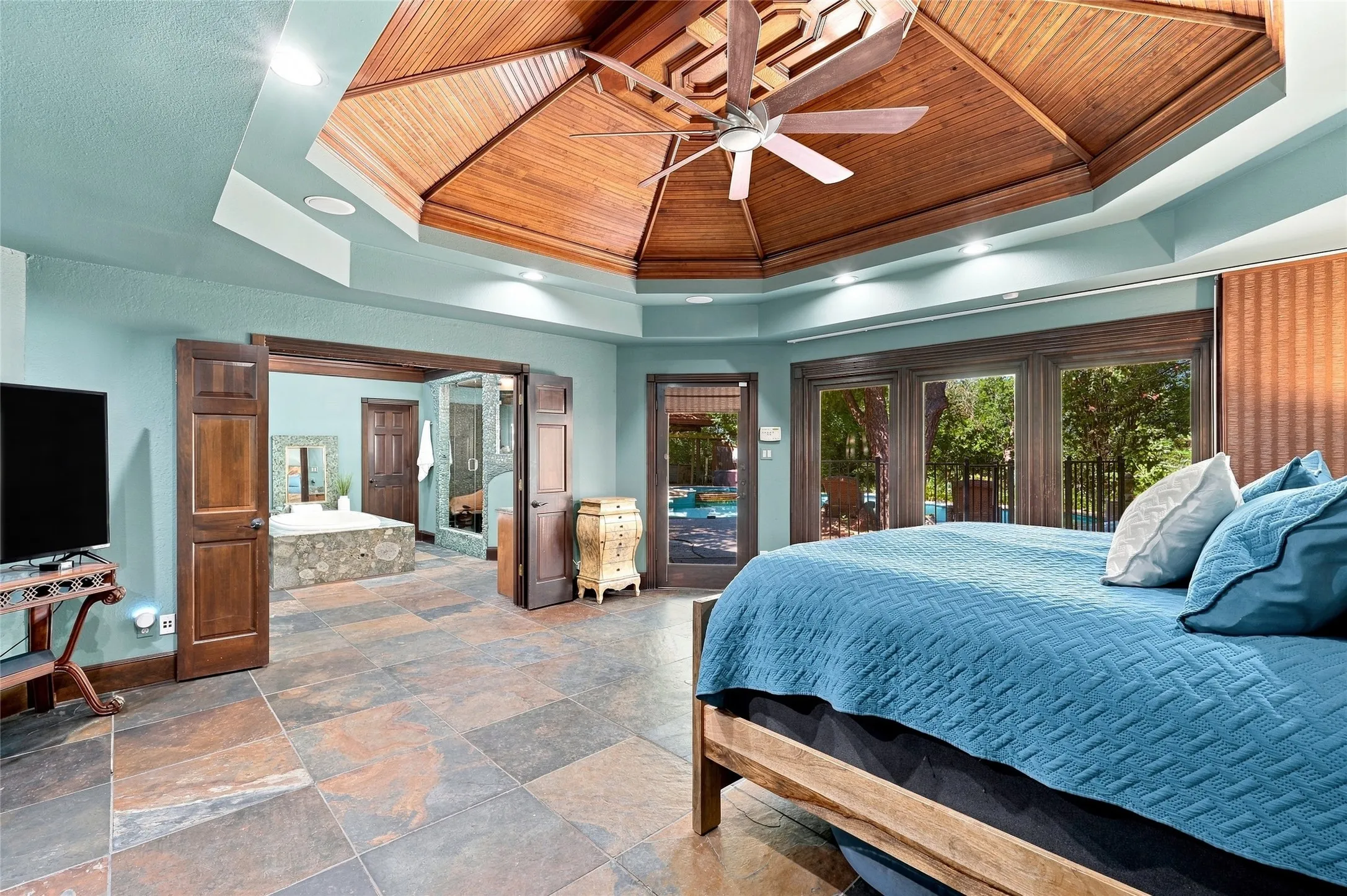Single Family Residence For Sale in Tarrant County , 4300 Eaton Circle, Colleyville, Texas 76034, 4 Bedroom, 4 Bathroom, 2 Garage spaces, 3,821 Sqft, built in 1985, mls#21354140, Real Estate Agent in Colleyville, Homes For Sale in Tarrant county, Homes For Sale in Colleyville, Realtor in Colleyville Texas, Real Estate Brokerage Independent Realty Texas, Luminita Cordes Realtor
