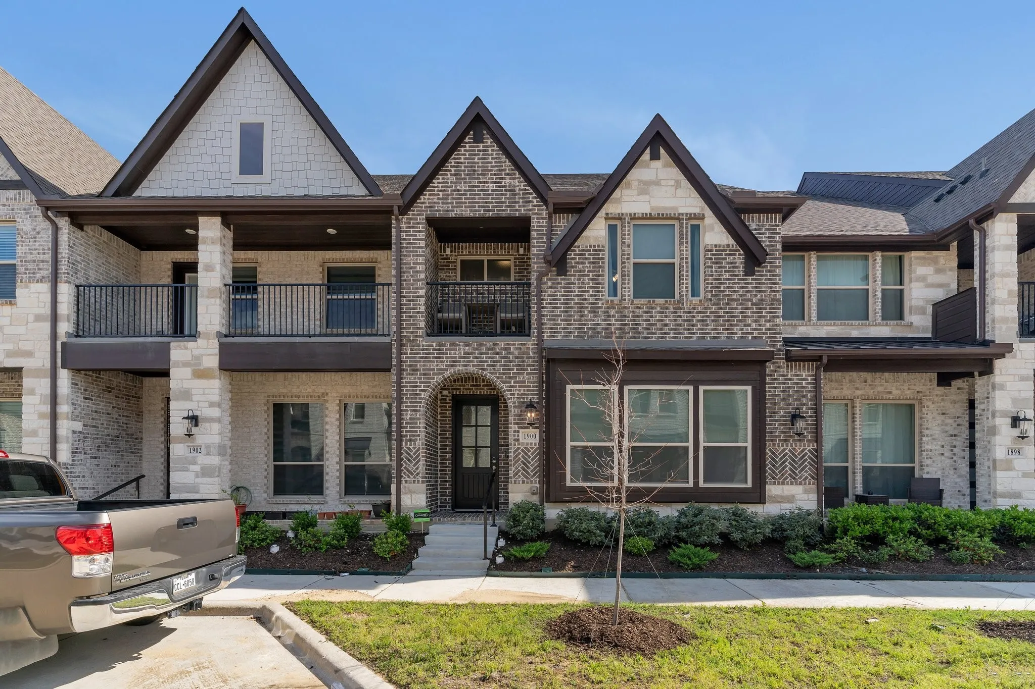 Townhouse For Rent in Dallas County , 1900 Melinda Lane, Farmers Branch, Texas 75234, 3 Bedroom, 3 Bathroom, 2 Garage spaces, 2,246 Sqft, built in 2022, mls#21354236, Real Estate Agent in Farmers Branch, Homes For Rent in Dallas county, Homes For Rent in Farmers Branch, Realtor in Farmers Branch Texas, Real Estate Brokerage Independent Realty Texas, Luminita Cordes Realtor