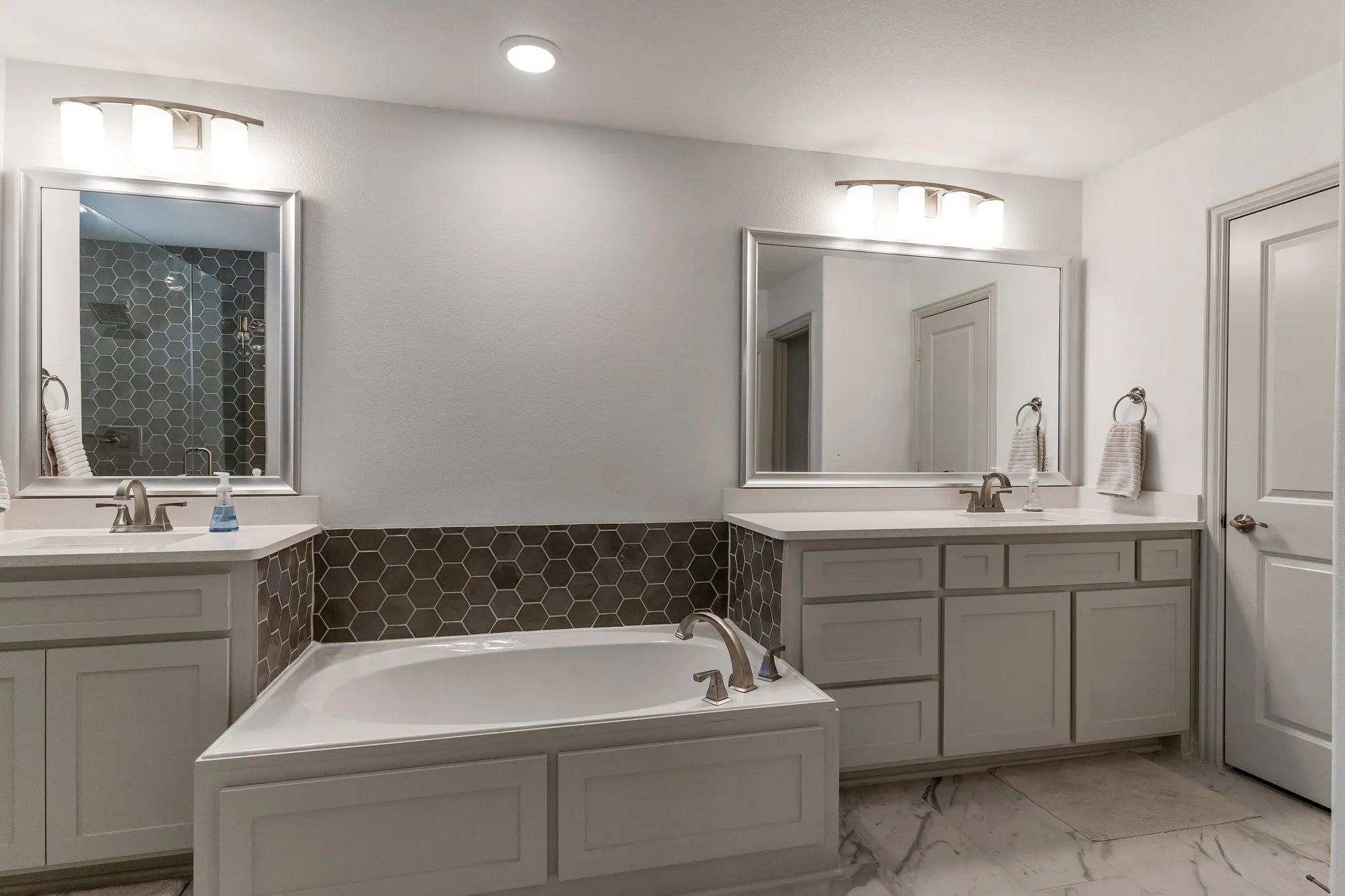 Townhouse For Rent in Dallas County , 1900 Melinda Lane, Farmers Branch, Texas 75234, 3 Bedroom, 3 Bathroom, 2 Garage spaces, 2,246 Sqft, built in 2022, mls#21354236, Real Estate Agent in Farmers Branch, Homes For Rent in Dallas county, Homes For Rent in Farmers Branch, Realtor in Farmers Branch Texas, Real Estate Brokerage Independent Realty Texas, Luminita Cordes Realtor