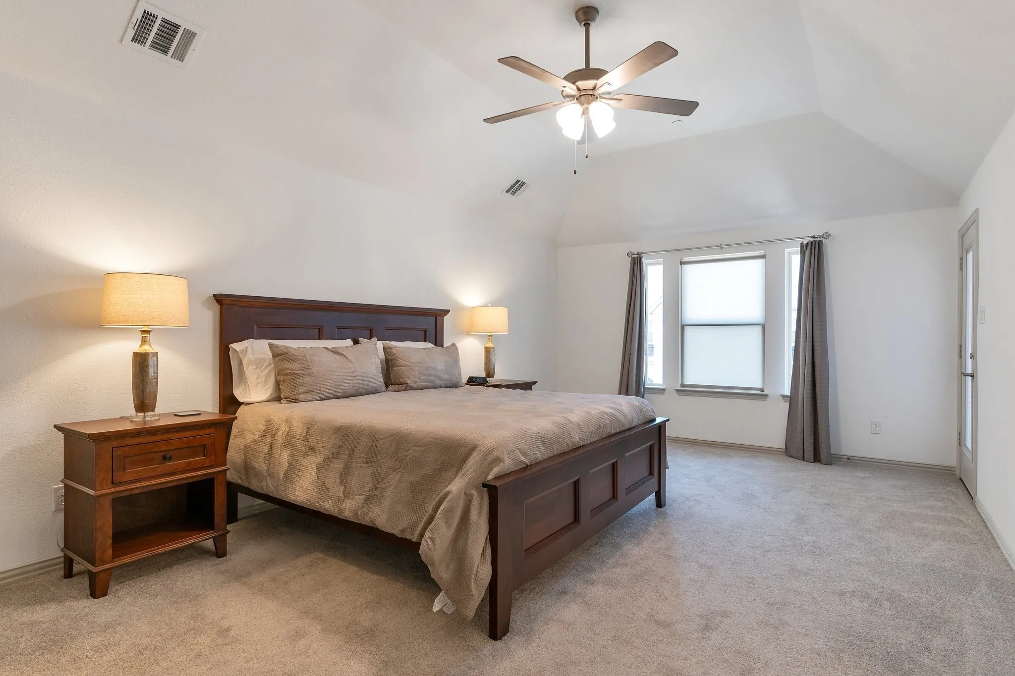 Townhouse For Rent in Dallas County , 1900 Melinda Lane, Farmers Branch, Texas 75234, 3 Bedroom, 3 Bathroom, 2 Garage spaces, 2,246 Sqft, built in 2022, mls#21354236, Real Estate Agent in Farmers Branch, Homes For Rent in Dallas county, Homes For Rent in Farmers Branch, Realtor in Farmers Branch Texas, Real Estate Brokerage Independent Realty Texas, Luminita Cordes Realtor