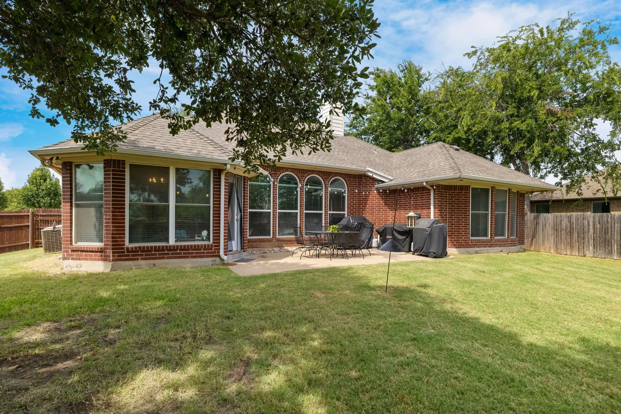 Single Family Residence For Sale in Tarrant County , 301 Carriage Lane, Saginaw, Texas 76179, 3 Bedroom, 2 Bathroom, 2 Garage spaces, 1,758 Sqft, built in 2000, mls#21351312, Real Estate Agent in Saginaw, Homes For Sale in Tarrant county, Homes For Sale in Saginaw, Realtor in Saginaw Texas, Real Estate Brokerage Independent Realty Texas, Luminita Cordes Realtor