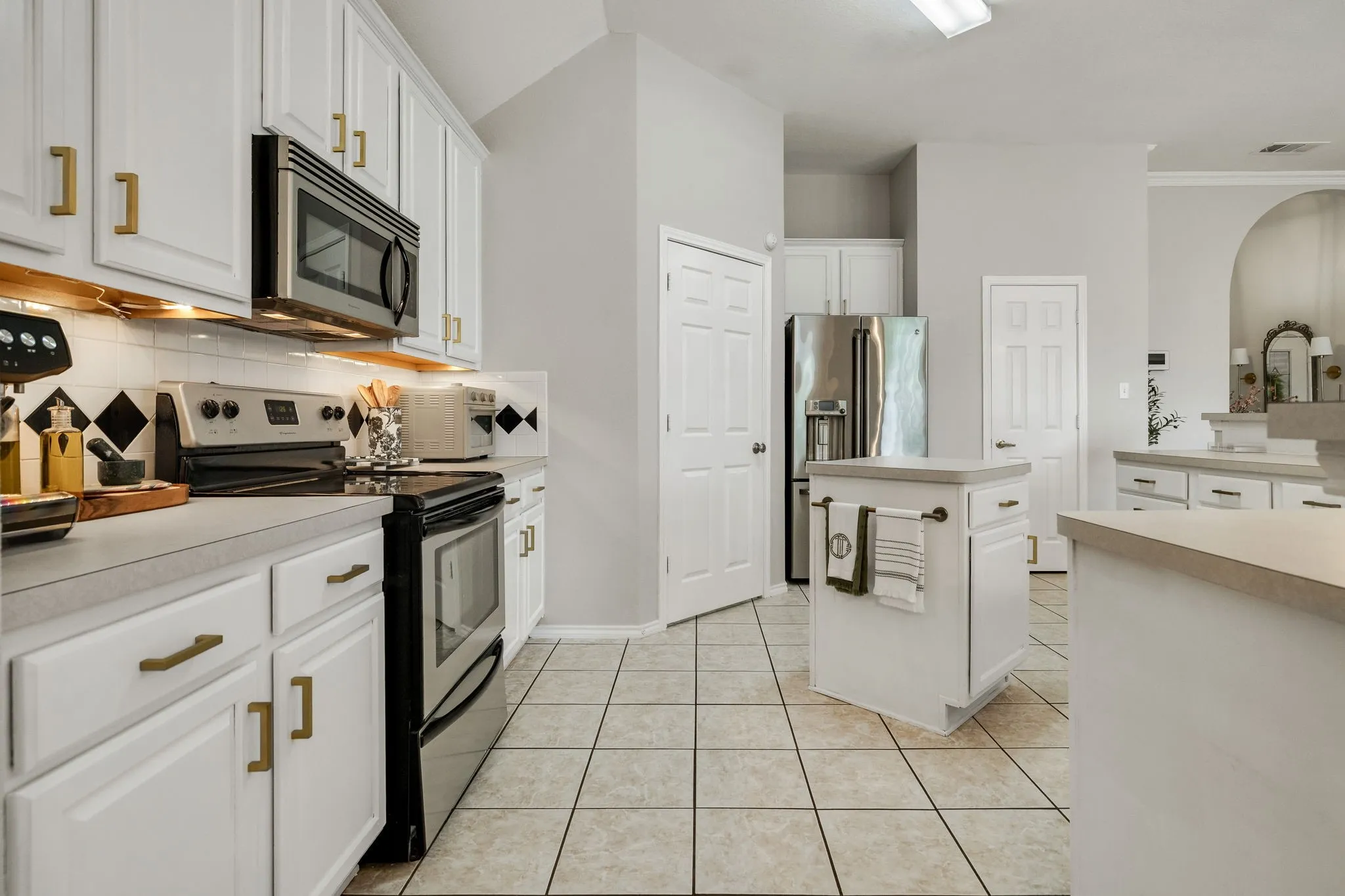 Single Family Residence For Sale in Tarrant County , 301 Carriage Lane, Saginaw, Texas 76179, 3 Bedroom, 2 Bathroom, 2 Garage spaces, 1,758 Sqft, built in 2000, mls#21351312, Real Estate Agent in Saginaw, Homes For Sale in Tarrant county, Homes For Sale in Saginaw, Realtor in Saginaw Texas, Real Estate Brokerage Independent Realty Texas, Luminita Cordes Realtor