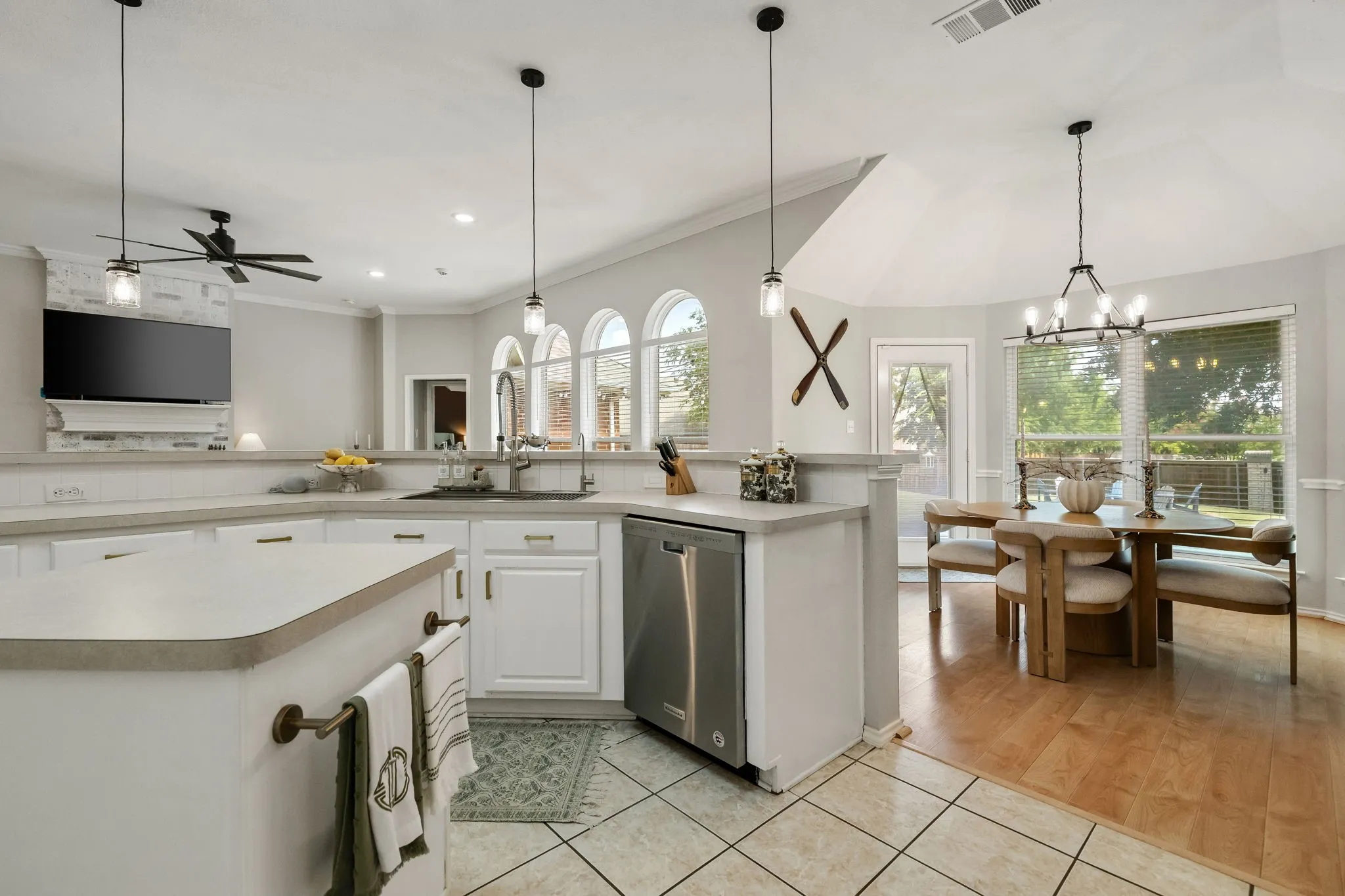 Single Family Residence For Sale in Tarrant County , 301 Carriage Lane, Saginaw, Texas 76179, 3 Bedroom, 2 Bathroom, 2 Garage spaces, 1,758 Sqft, built in 2000, mls#21351312, Real Estate Agent in Saginaw, Homes For Sale in Tarrant county, Homes For Sale in Saginaw, Realtor in Saginaw Texas, Real Estate Brokerage Independent Realty Texas, Luminita Cordes Realtor