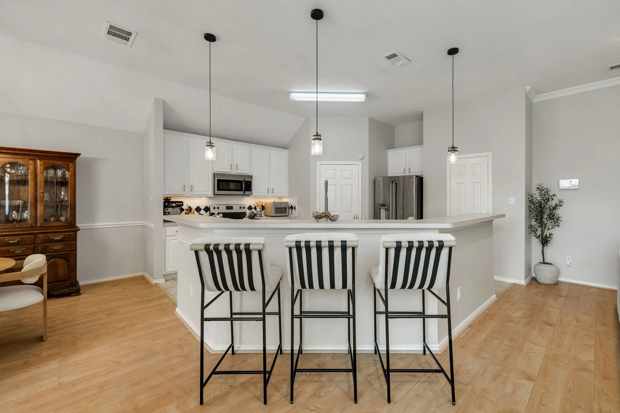 Single Family Residence For Sale in Tarrant County , 301 Carriage Lane, Saginaw, Texas 76179, 3 Bedroom, 2 Bathroom, 2 Garage spaces, 1,758 Sqft, built in 2000, mls#21351312, Real Estate Agent in Saginaw, Homes For Sale in Tarrant county, Homes For Sale in Saginaw, Realtor in Saginaw Texas, Real Estate Brokerage Independent Realty Texas, Luminita Cordes Realtor