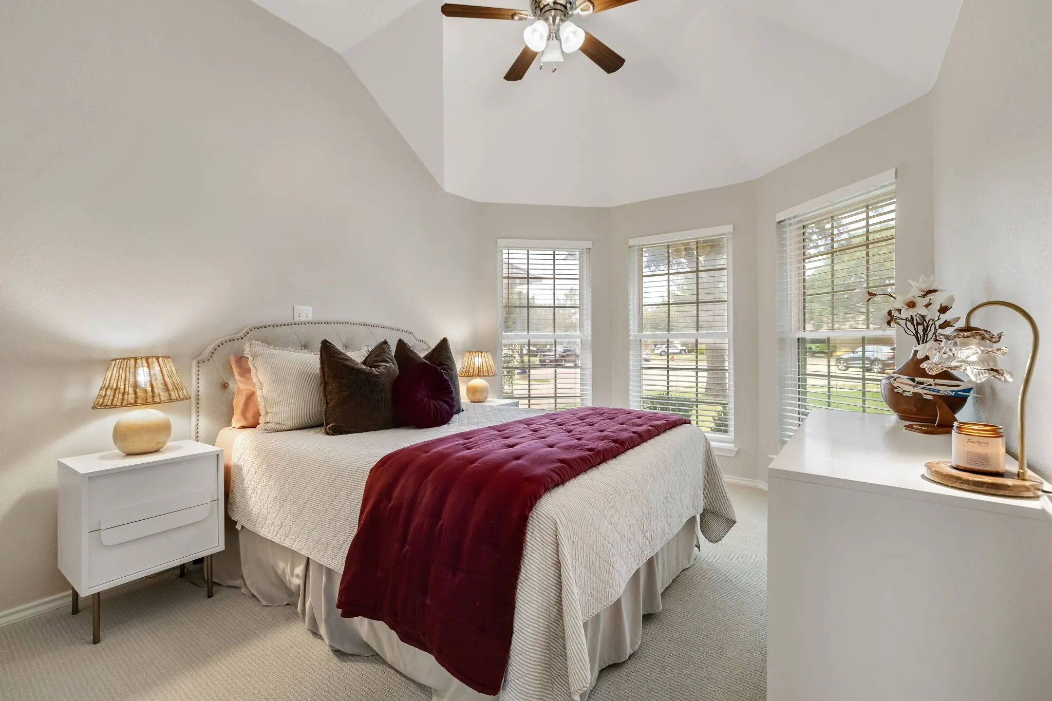 Single Family Residence For Sale in Tarrant County , 301 Carriage Lane, Saginaw, Texas 76179, 3 Bedroom, 2 Bathroom, 2 Garage spaces, 1,758 Sqft, built in 2000, mls#21351312, Real Estate Agent in Saginaw, Homes For Sale in Tarrant county, Homes For Sale in Saginaw, Realtor in Saginaw Texas, Real Estate Brokerage Independent Realty Texas, Luminita Cordes Realtor