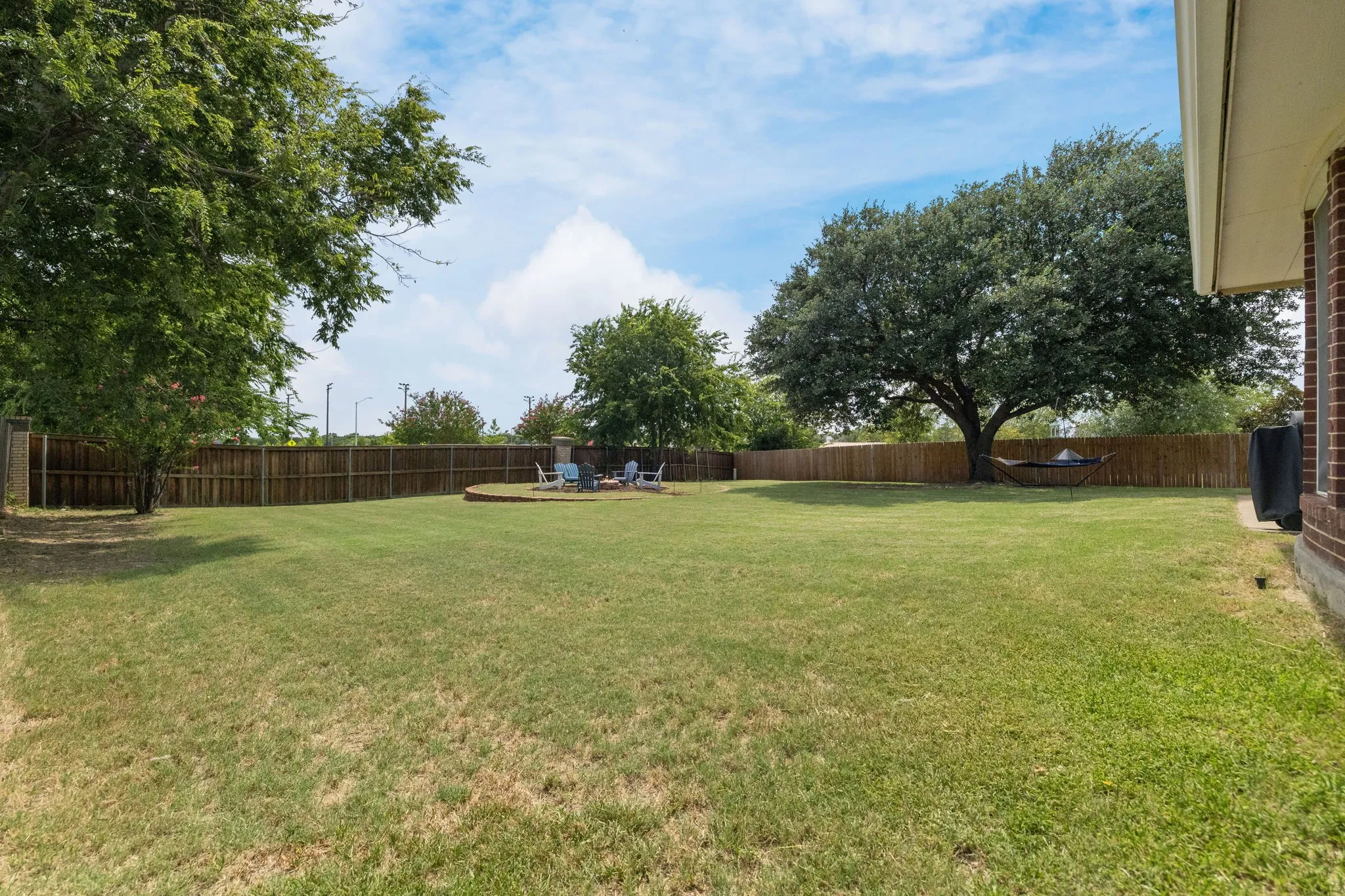 Single Family Residence For Sale in Tarrant County , 301 Carriage Lane, Saginaw, Texas 76179, 3 Bedroom, 2 Bathroom, 2 Garage spaces, 1,758 Sqft, built in 2000, mls#21351312, Real Estate Agent in Saginaw, Homes For Sale in Tarrant county, Homes For Sale in Saginaw, Realtor in Saginaw Texas, Real Estate Brokerage Independent Realty Texas, Luminita Cordes Realtor