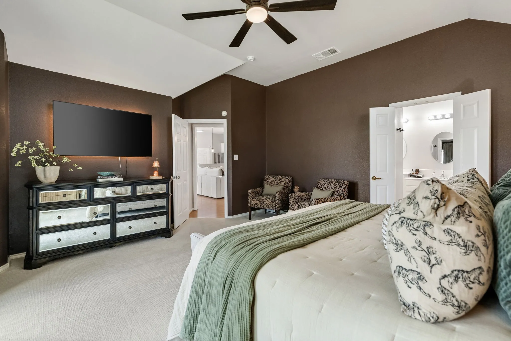 Single Family Residence For Sale in Tarrant County , 301 Carriage Lane, Saginaw, Texas 76179, 3 Bedroom, 2 Bathroom, 2 Garage spaces, 1,758 Sqft, built in 2000, mls#21351312, Real Estate Agent in Saginaw, Homes For Sale in Tarrant county, Homes For Sale in Saginaw, Realtor in Saginaw Texas, Real Estate Brokerage Independent Realty Texas, Luminita Cordes Realtor