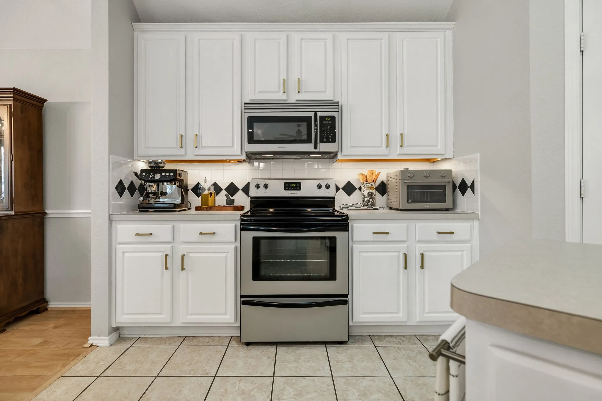 Single Family Residence For Sale in Tarrant County , 301 Carriage Lane, Saginaw, Texas 76179, 3 Bedroom, 2 Bathroom, 2 Garage spaces, 1,758 Sqft, built in 2000, mls#21351312, Real Estate Agent in Saginaw, Homes For Sale in Tarrant county, Homes For Sale in Saginaw, Realtor in Saginaw Texas, Real Estate Brokerage Independent Realty Texas, Luminita Cordes Realtor