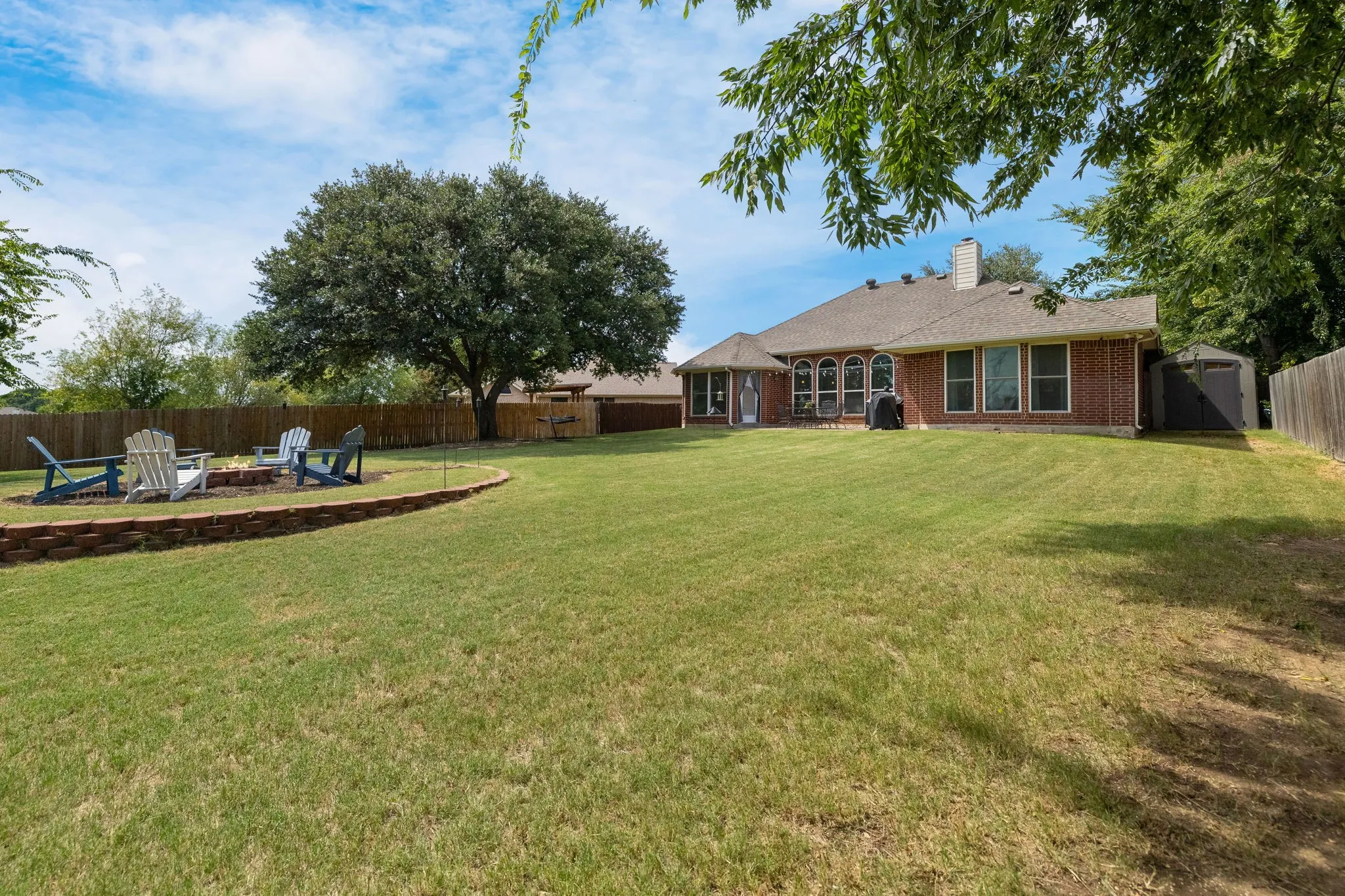Single Family Residence For Sale in Tarrant County , 301 Carriage Lane, Saginaw, Texas 76179, 3 Bedroom, 2 Bathroom, 2 Garage spaces, 1,758 Sqft, built in 2000, mls#21351312, Real Estate Agent in Saginaw, Homes For Sale in Tarrant county, Homes For Sale in Saginaw, Realtor in Saginaw Texas, Real Estate Brokerage Independent Realty Texas, Luminita Cordes Realtor